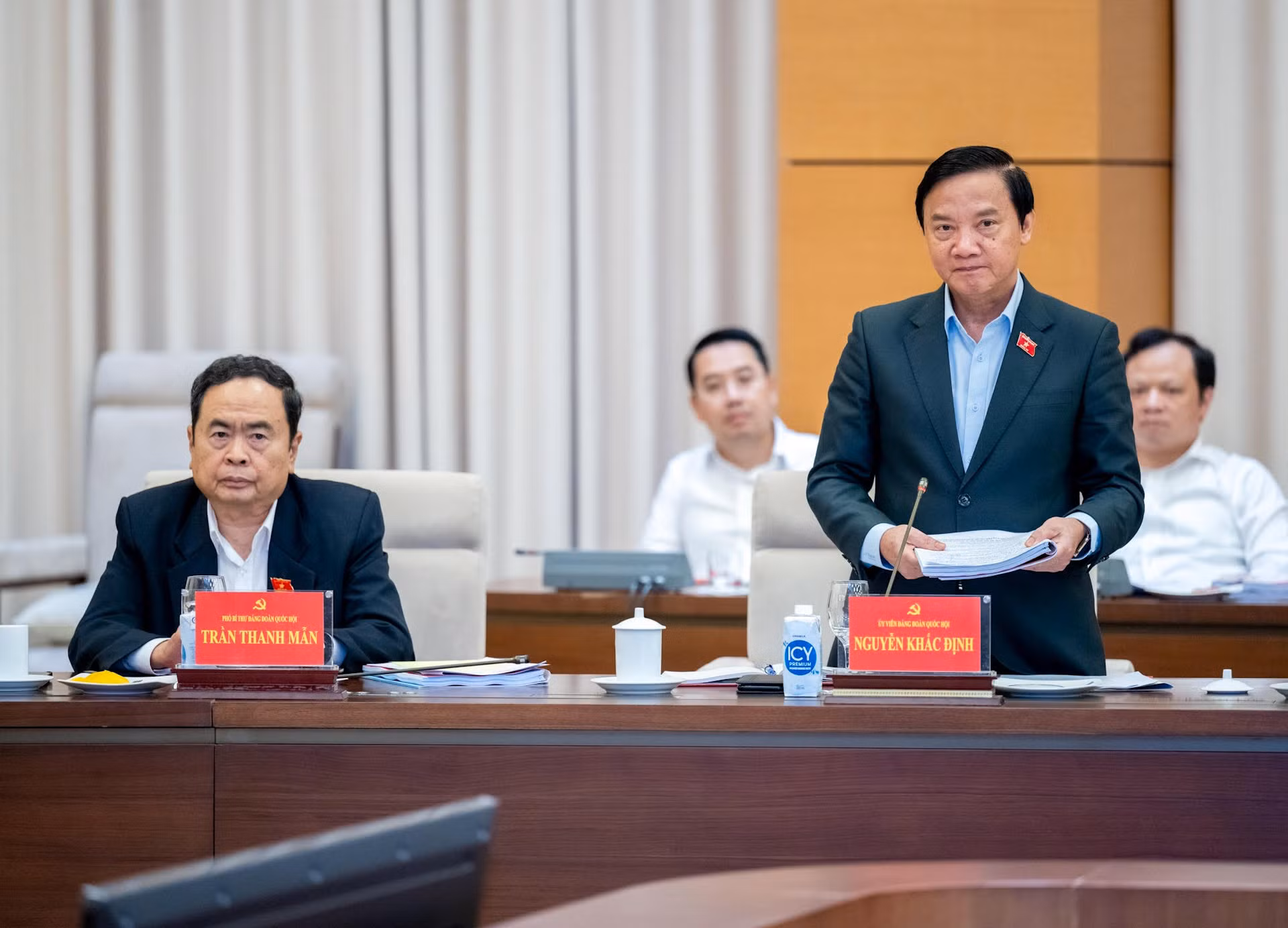 Phó Chủ tịch Quốc hội Nguyễn Khắc Định phát biểu tại buổi làm việc.