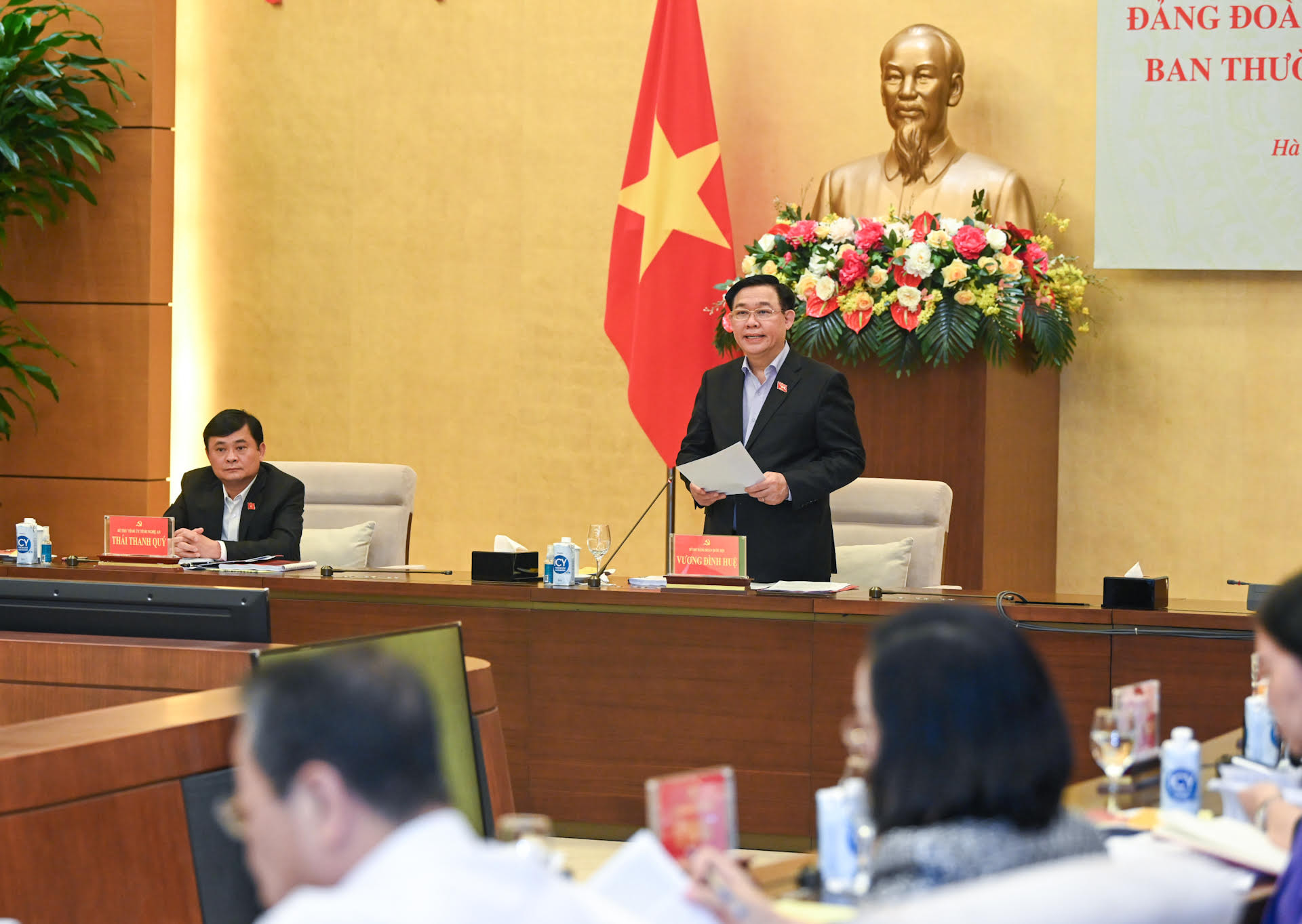 Chủ tịch Quốc hội Vương Đình Huệ phát biểu kết luận buổi làm việc.