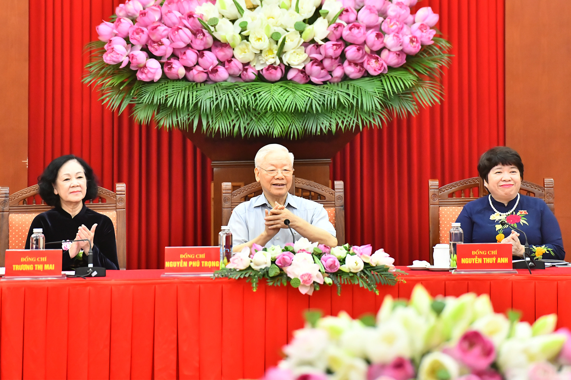 Tổng Bí thư Nguyễn Phú Trọng và các đại biểu dự cuộc gặp mặt Nhóm nữ đại biểu Quốc hội Việt Nam khóa XV.