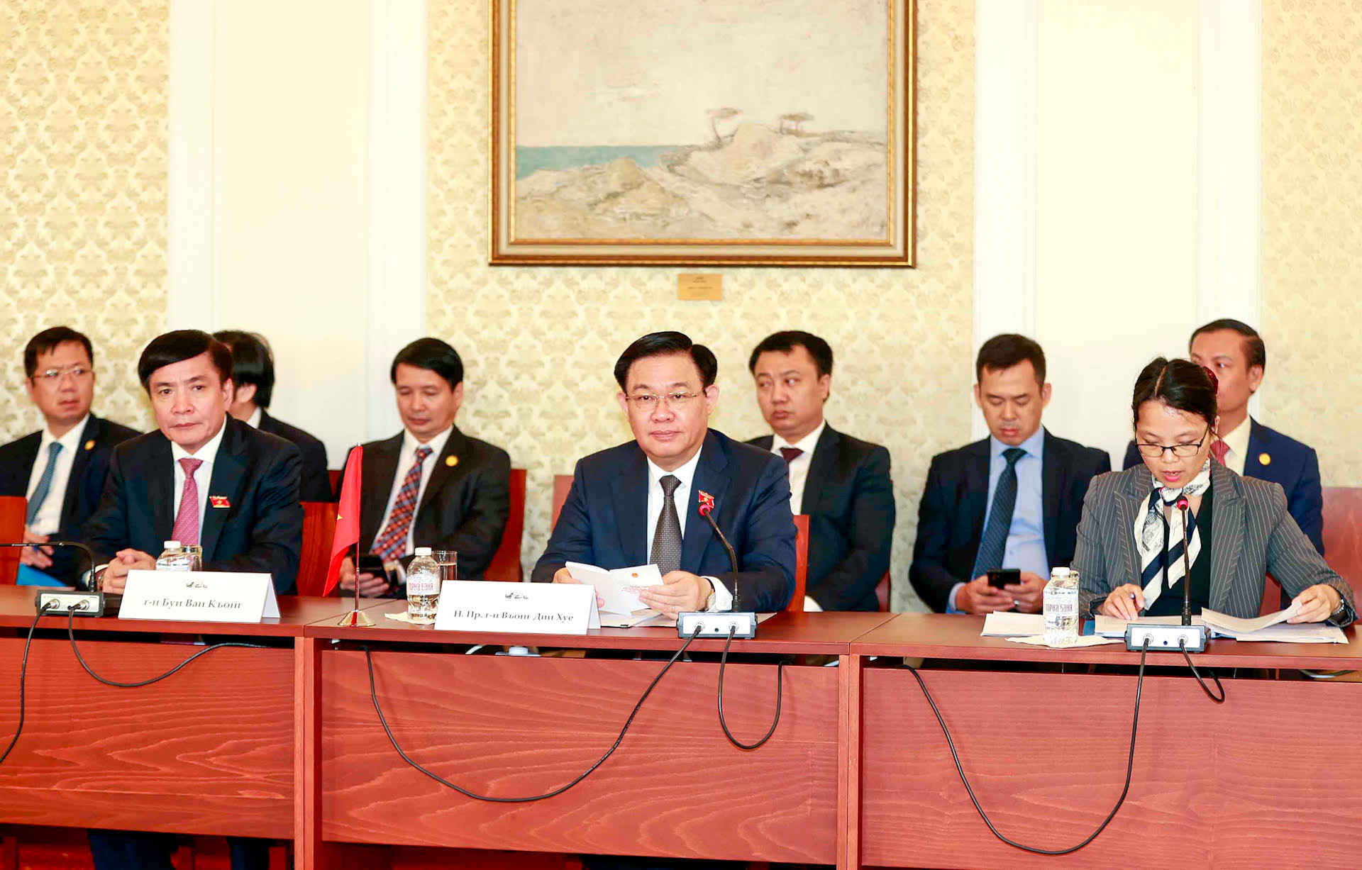 Chủ tịch Quốc hội Vương Đình Huệ phát biểu tại buổi hội đàm.