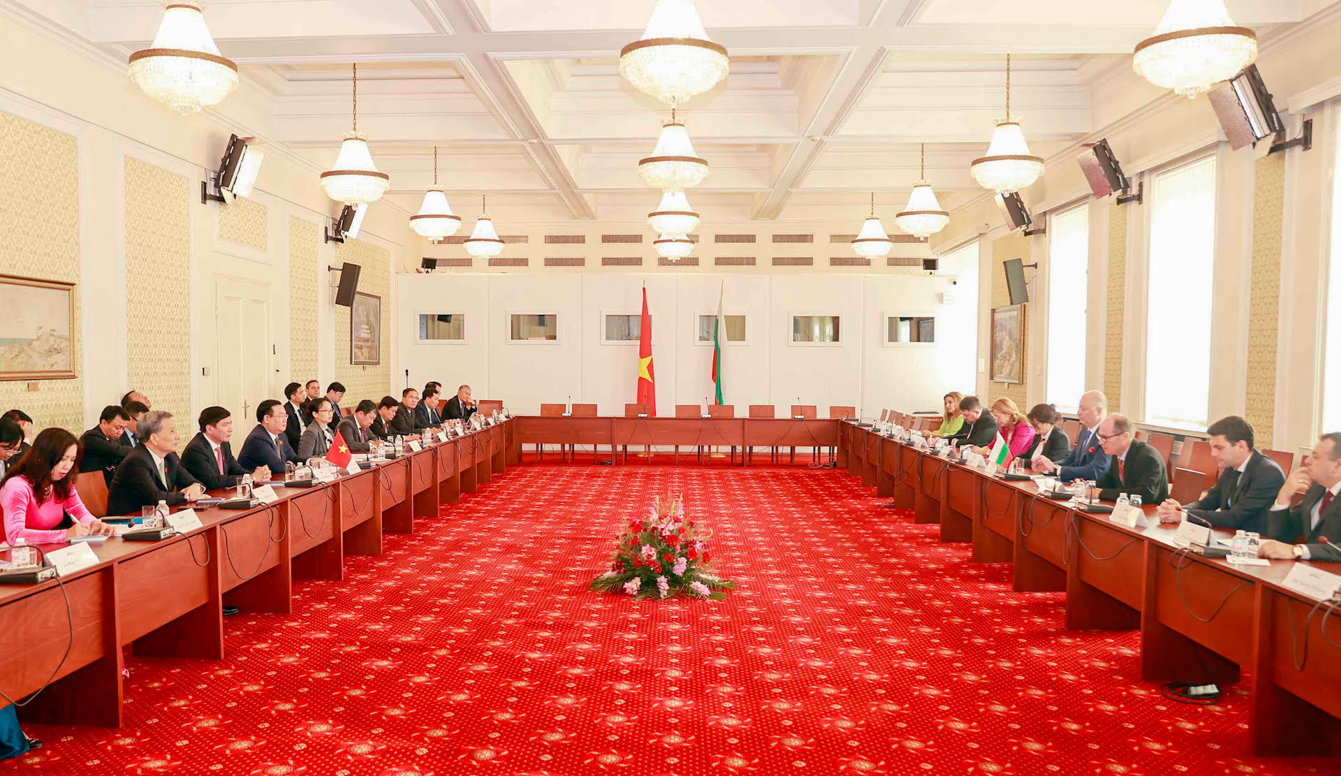 Quang cảnh buổi hội đàm tại Nhà Quốc hội ở Thủ đô Sofia.