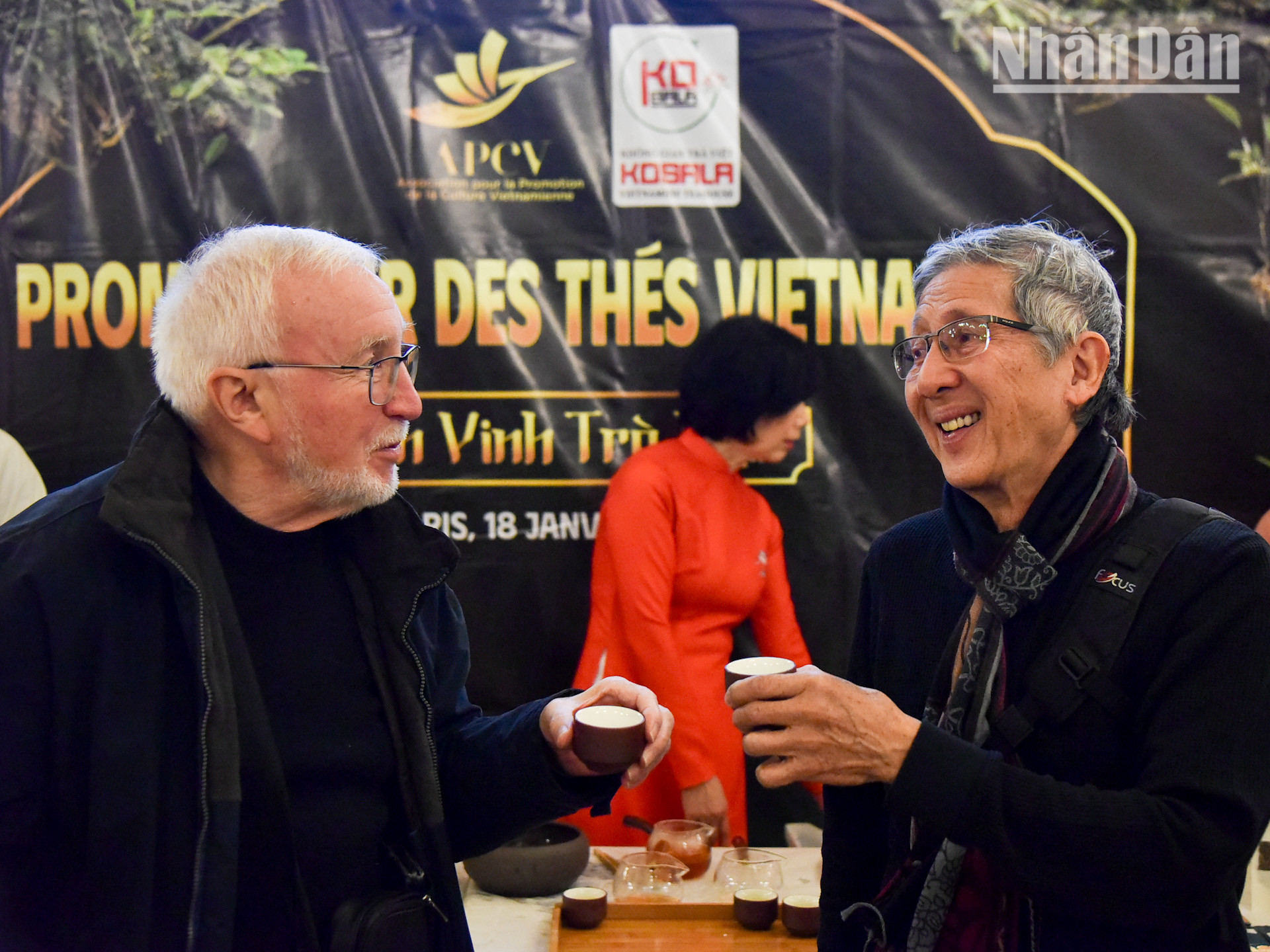 Nhân dịp này, Đại sứ Đinh Toàn Thắng cũng gửi lời cảm ơn tới Thị trưởng Éric Pliez cùng chính quyền quận 20 của thành phố Paris, vì tình cảm thương mến và sự hỗ trợ quý báu dành cho cộng đồng bà con kiều bào Việt Nam sinh sống trên địa bàn.