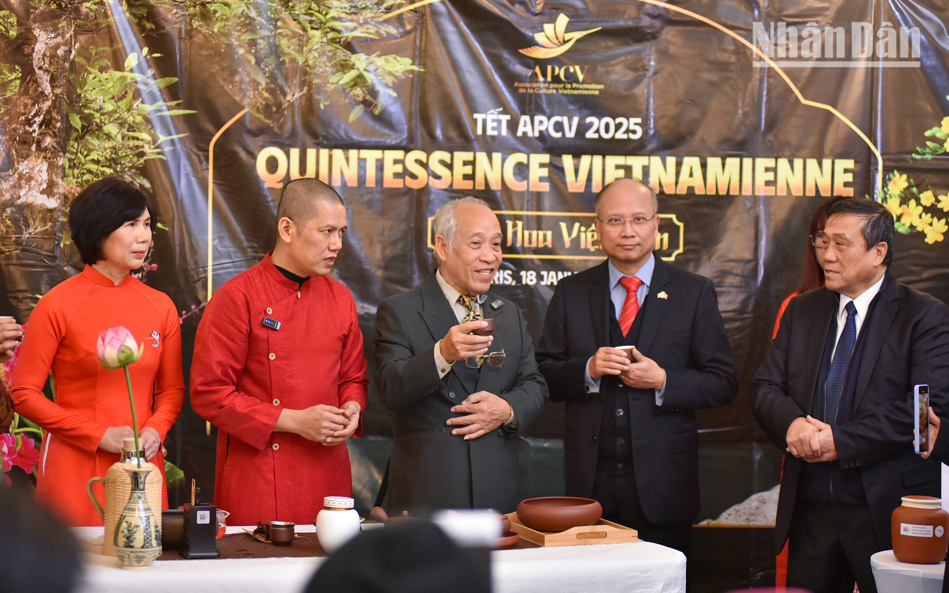 Ông Nguyễn Duy Nhân, người sáng lập Không gian trà Việt - Thiền trà Kosala, cho biết: Việt Nam là đất nước có lịch sử uống trà hàng ngàn năm. Trà không chỉ là một thức uống, mà còn là biểu tượng của sự thanh tao và tinh tế. Trà kết nối con người với thiên nhiên, giữa quá khứ và hiện tại, đặc biệt là giữa các thế hệ người Việt trong dòng chảy văn hóa của dân tộc.