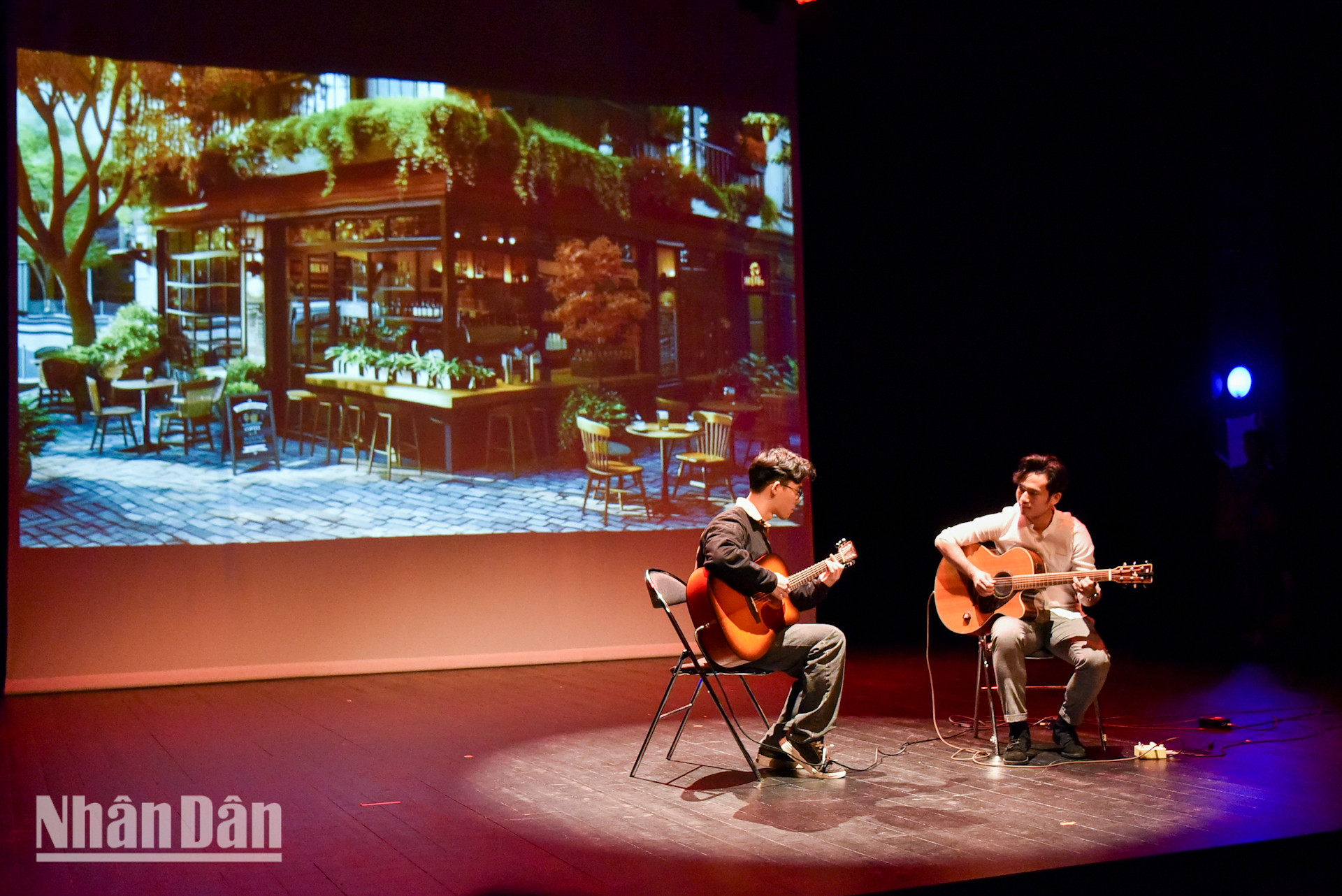 Đại sứ Việt Nam tại Pháp Đinh Toàn Thắng đánh giá cao sáng kiến tổ chức chương trình Tết Cội nguồn của Chi hội thanh niên và sinh viên Việt Nam tại Rennes, góp phần quảng bá những nét đẹp truyền thống của người Việt Nam vào mỗi dịp Tết.