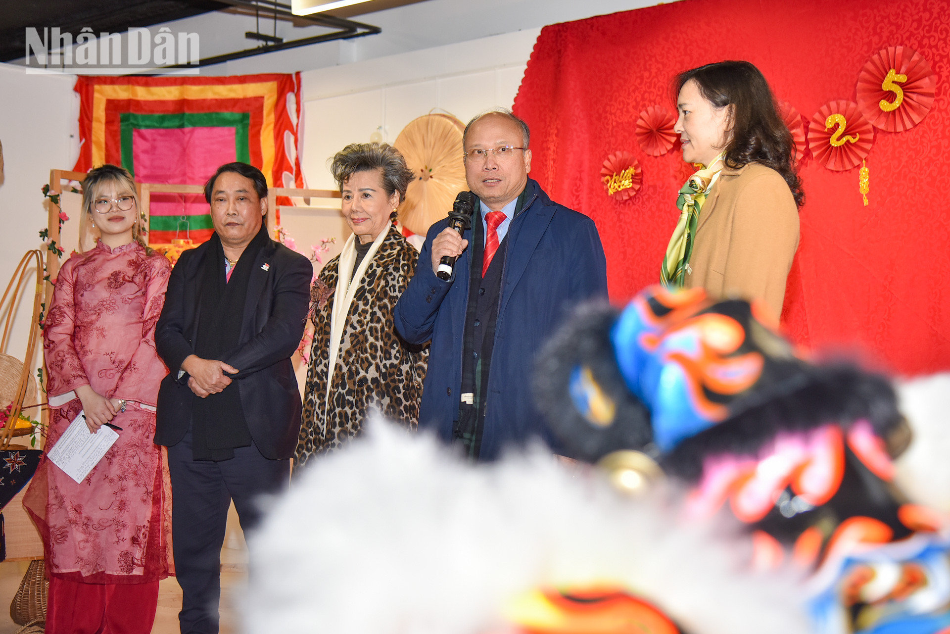 Phát biểu tại lễ khai mạc, Đại sứ Đinh Toàn Thắng đánh giá ý tưởng tổ chức nhiều chương trình, hoạt động bổ ích của Trung tâm Văn hóa Việt Nam tại Pháp trong thời gian qua, dần trở thành điểm hội ngộ tin cậy và thường xuyên của cộng đồng người Việt tại Pháp. Hơn nữa, nhiều hoạt động của Trung tâm Văn hóa Việt Nam tại Pháp thu hút sự quan tâm của đông đảo người dân địa phương và bạn bè quốc tế, góp phần lan tỏa những giá trị văn hóa truyền thống của người Việt, tăng cường sự hiểu biết của bạn bè quốc tế về đất nước và con người Việt Nam.