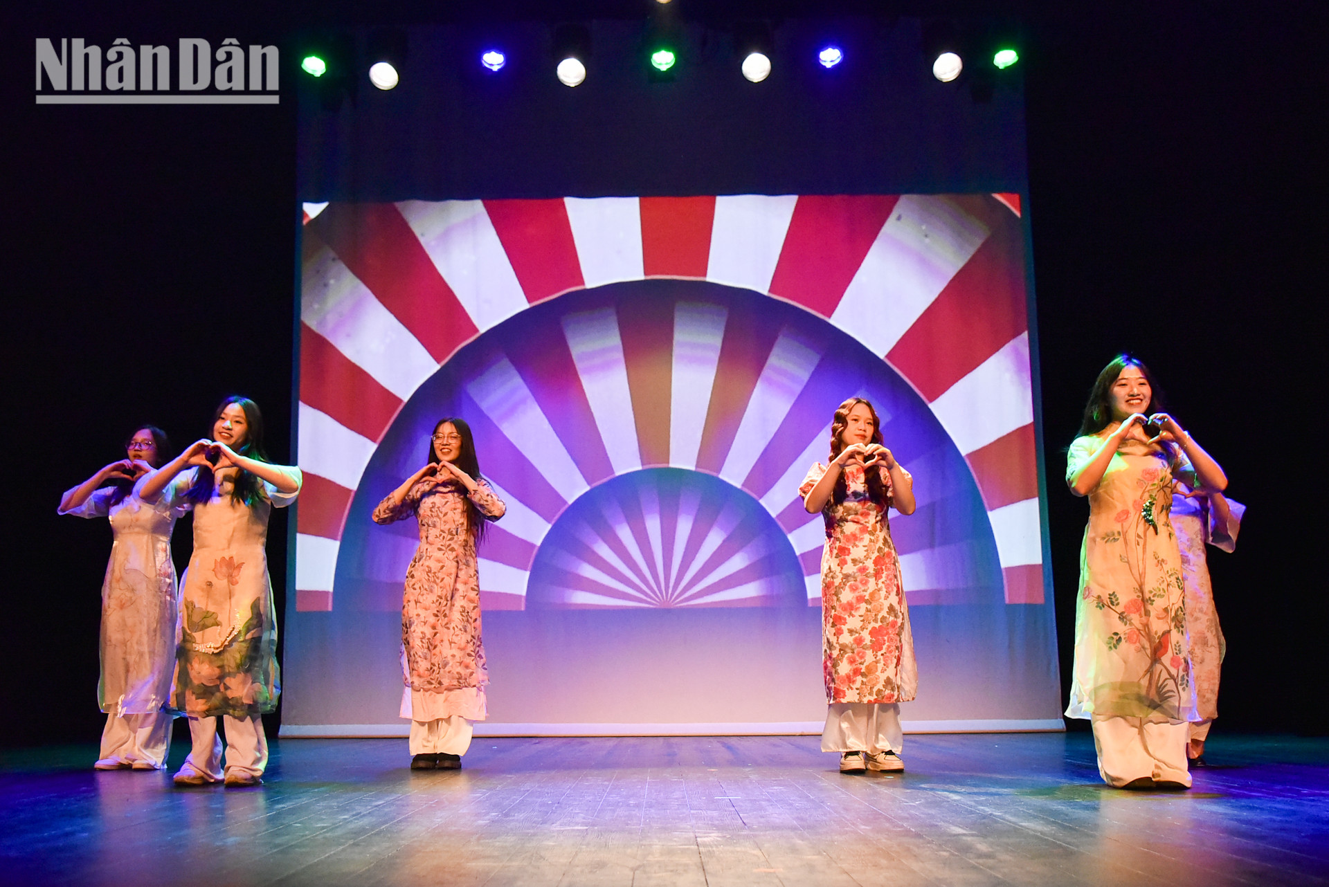 Rennes là một trong những trung tâm giáo dục và nghiên cứu lớn nhất tại Pháp, với nhiều trường đại học, học viện uy tín và có nhiều sinh viên Việt Nam.