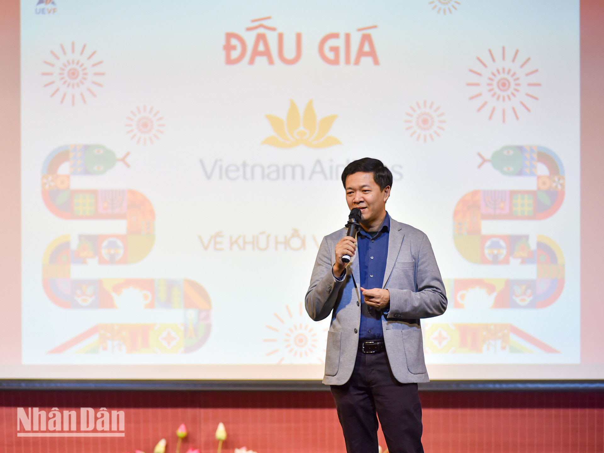 Về phần mình, ông Nguyễn Tiến Hoàng, Giám đốc Văn phòng đại diện Vietnam Airlines tại Pháp và châu Âu đánh giá cao những khát khao và đóng góp của các thế hệ thanh niên, sinh viên Việt Nam đang sinh sống, học tập và nghiên cứu tại Pháp không chỉ trong công tác chuyên môn mà còn cả trong đời sống thường ngày. Do đó, Vietnam Airlines từ lâu đã trở thành một đối tác truyền thống của UEVF suốt 20 năm qua trên nhiều hành trình, dấu mốc và sự kiện.