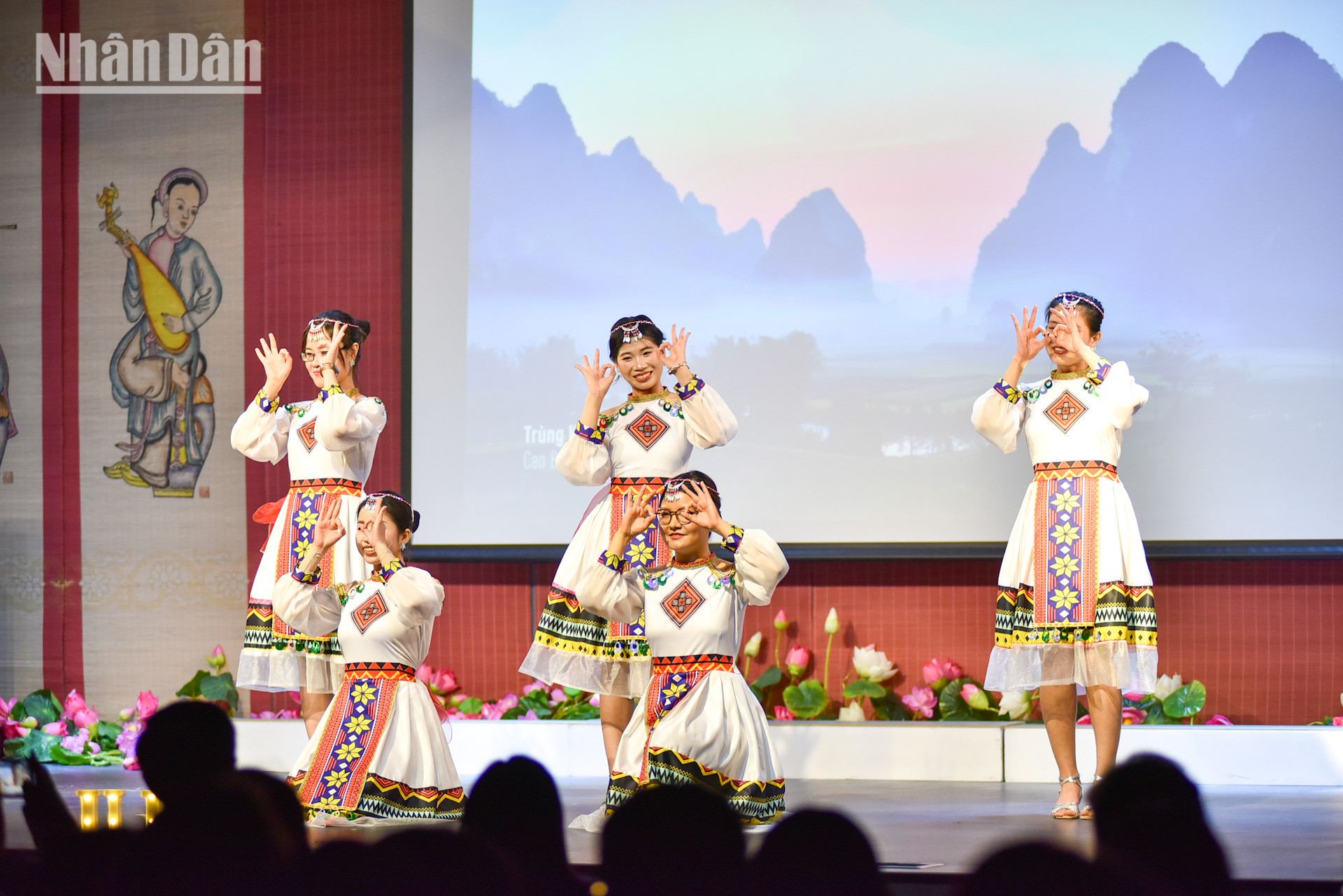 Đại sứ Đinh Toàn Thắng nhấn mạnh, đất nước luôn đặt niềm tin vào thế hệ người Việt trẻ đầy khát vọng. Đại sứ tin tưởng rằng những đóng góp của thanh niên và sinh viên Việt Nam tại Pháp sẽ đồng hành cùng đất nước, dân tộc và cộng đồng hướng tới những mục tiêu cao cả phía trước.