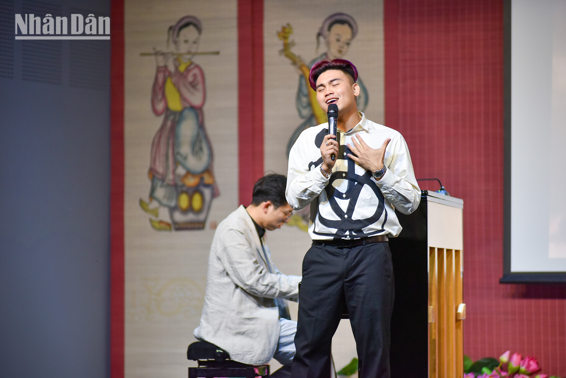 Các tiết mục văn nghệ với nhiều thể loại độc đáo, từ dân gian hiện đại, múa cổ truyền cho tới những dòng nhạc trẻ hiện đại và thời thượng, do chính các bạn sinh viên dàn dựng và trình diễn, mang tới cho khán giả tham dự đêm nhạc gala nhiều cảm xúc ấn tượng.