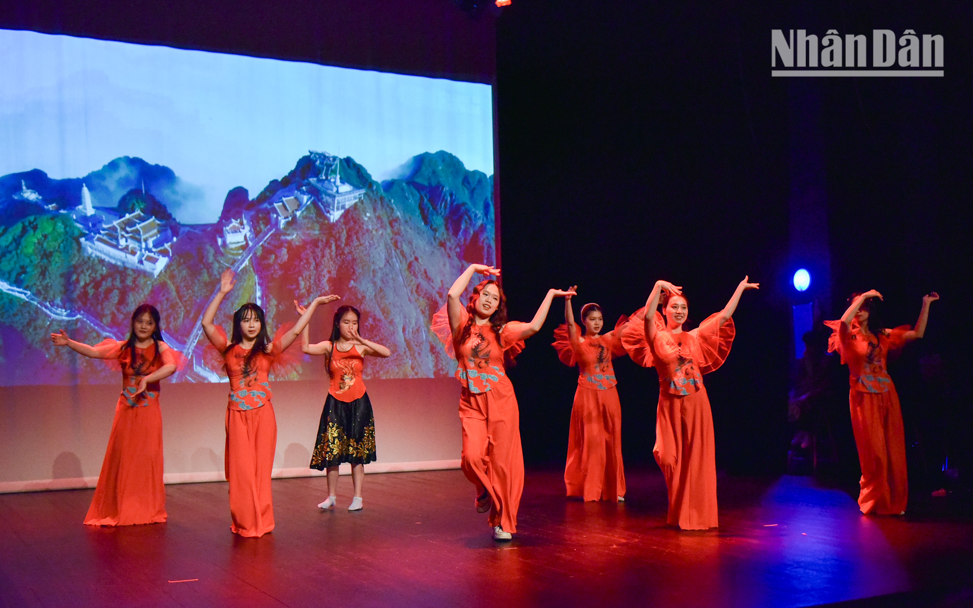 Sự kiện năm nay thu hút sự tham gia của khoảng 200 người, không chỉ có thanh niên, sinh viên và cộng đồng người Việt Nam tại Rennes, mà cả các bạn trẻ người Việt đến từ nhiều thành phố khác của nước Pháp.