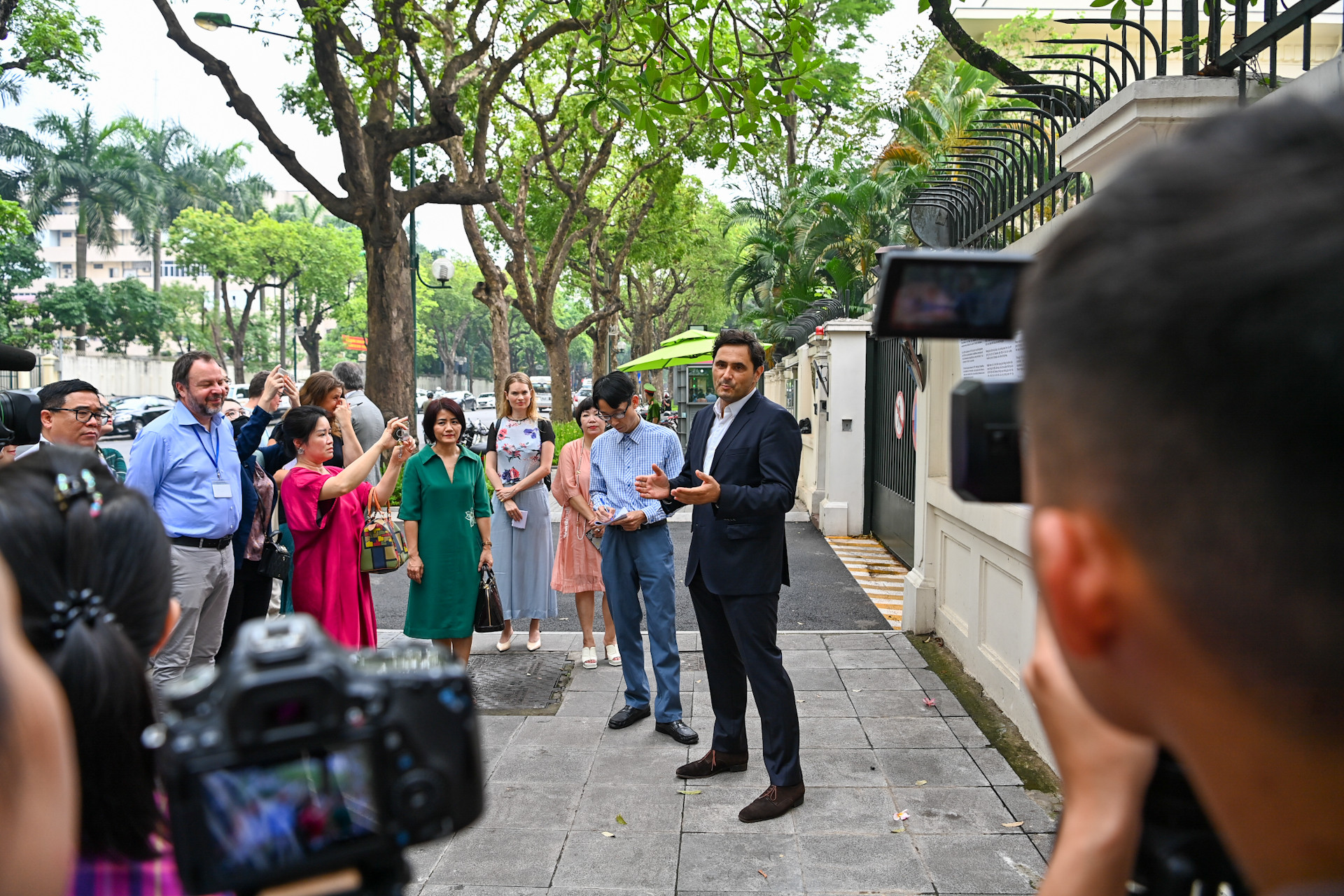 Ông Stephane Delfour, Giám đốc AFP khu vực Đông Nam Á phát biểu khai mạc triển lãm. Ông Stephane Delfour, Giám đốc AFP khu vực Đông Nam Á phát biểu khai mạc triển lãm.