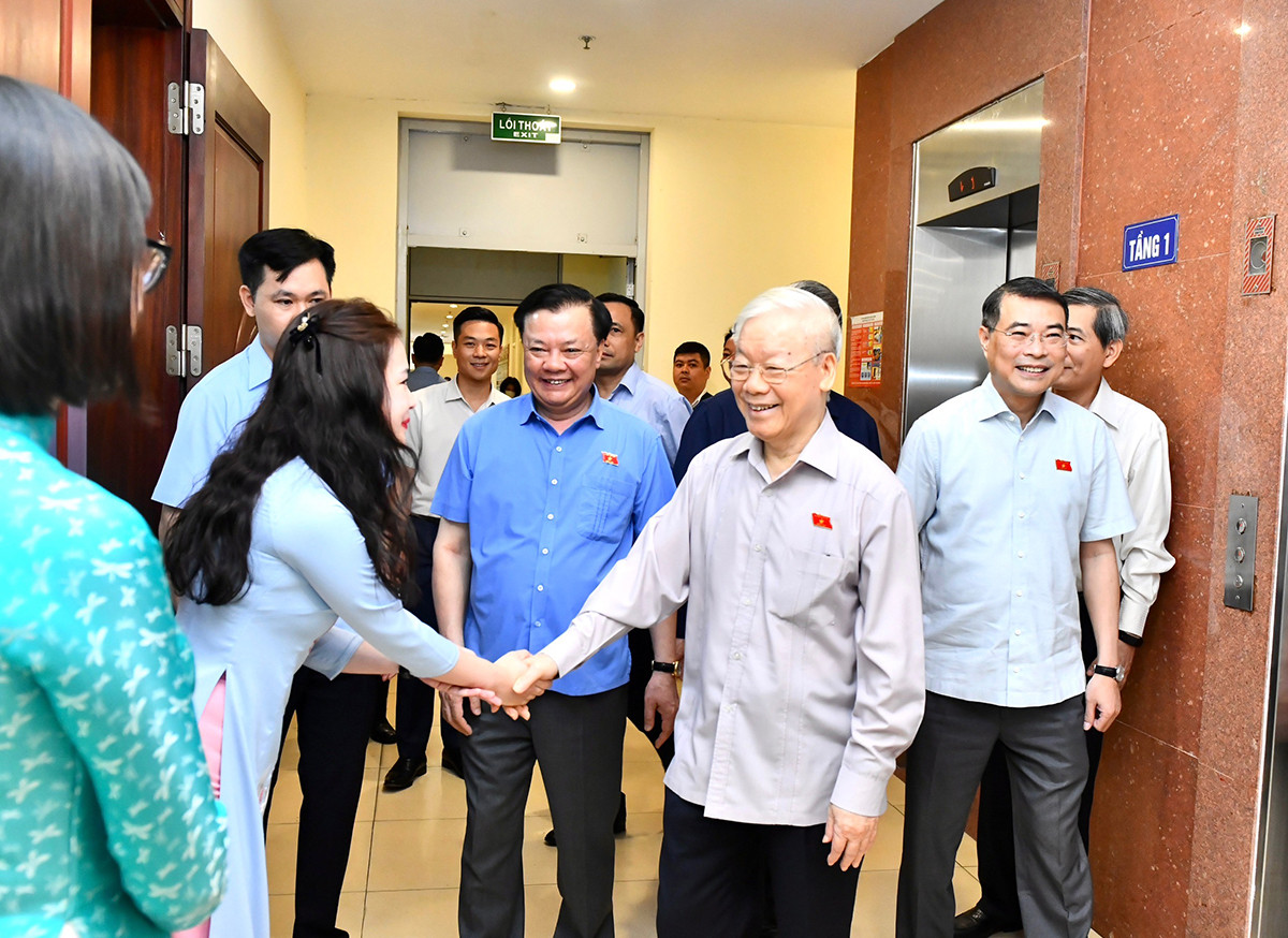 Tổng Bí thư Nguyễn Phú Trọng với đại biểu và cử tri thành phố Hà Nội.