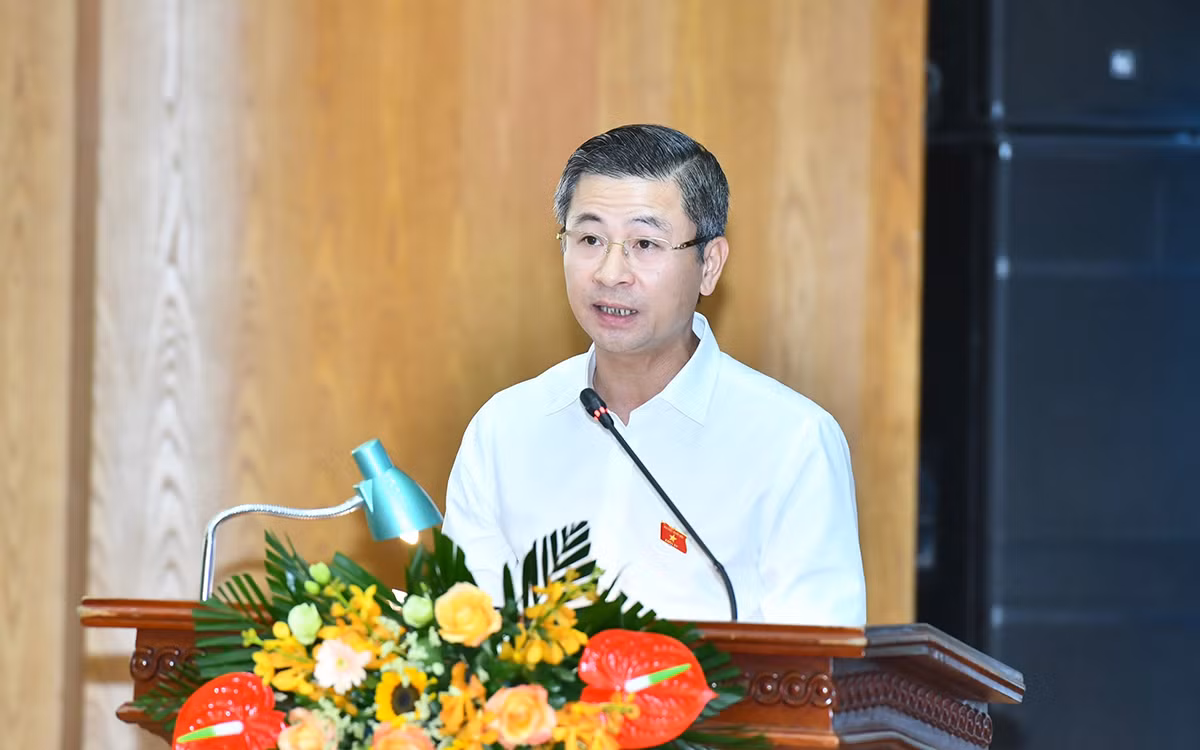 Đại biểu Quốc hội Nguyễn Phi Thường báo cáo tiếp thu các ý kiến của cử tri.