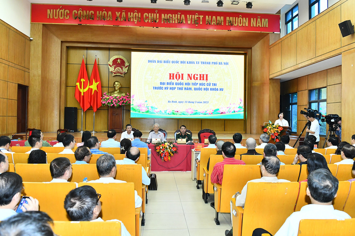 Quang cảnh hội nghị tiếp xúc cử tri đơn vị bầu cử số 1, thành phố Hà Nội.