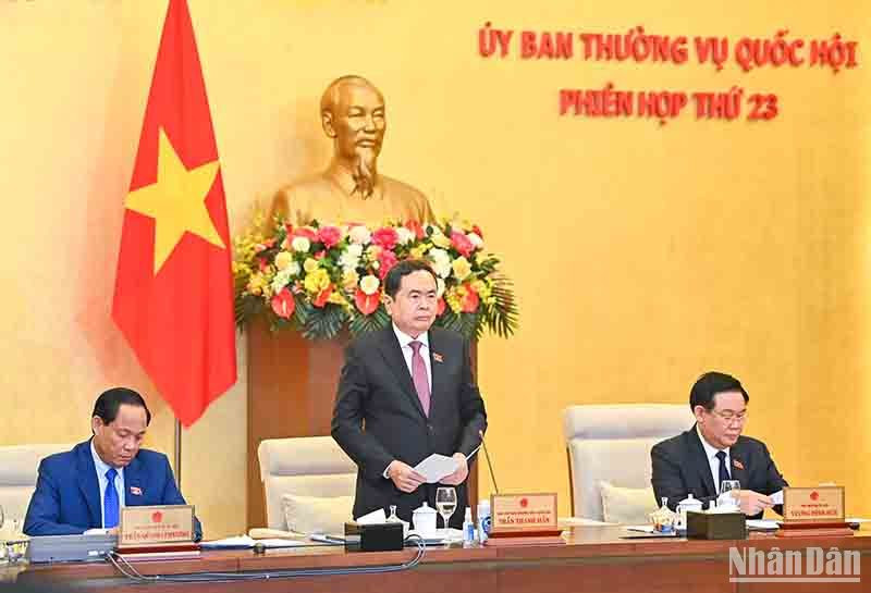 Phó Chủ tịch Thường trực Quốc hội Trần Thanh Mẫn điều hành nội dung cho ý kiến về các báo cáo về kinh tế-xã hội và ngân sách Nhà nước. Phó Chủ tịch Thường trực Quốc hội Trần Thanh Mẫn điều hành nội dung cho ý kiến về các báo cáo về kinh tế-xã hội và ngân sách Nhà nước.