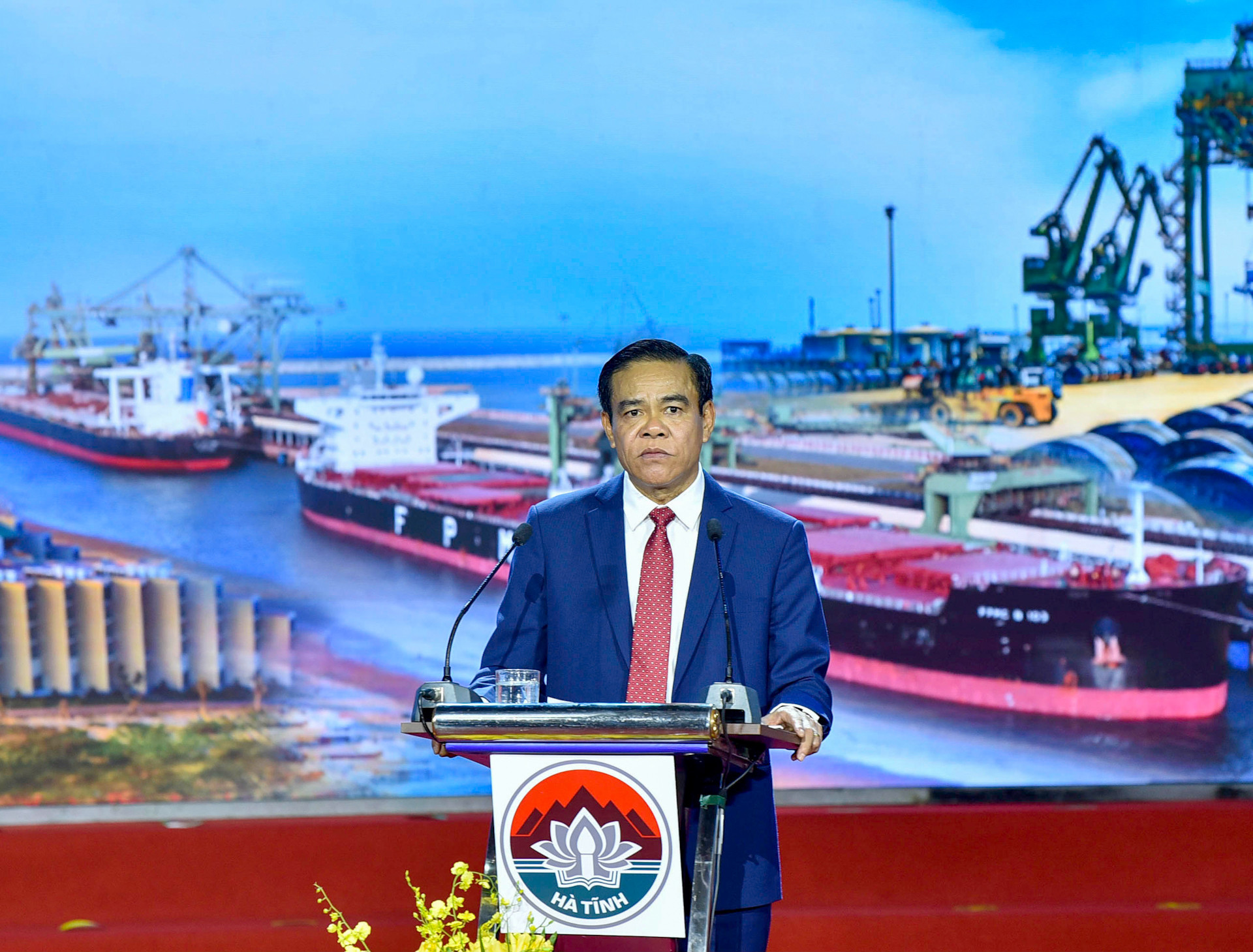 Chủ tịch Ủy ban nhân dân tỉnh Hà Tĩnh Võ Trọng Hải phát biểu khai mạc hội nghị.