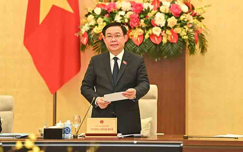 Chủ tịch Quốc hội Vương Đình Huệ phát biểu khai mạc phiên họp. Chủ tịch Quốc hội Vương Đình Huệ phát biểu khai mạc phiên họp.