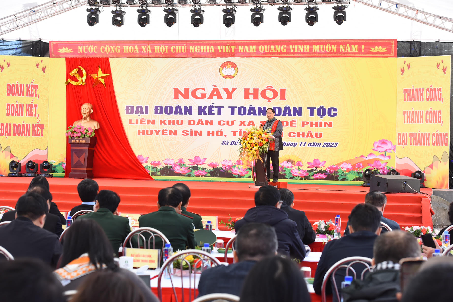 Quang cảnh ngày hội.