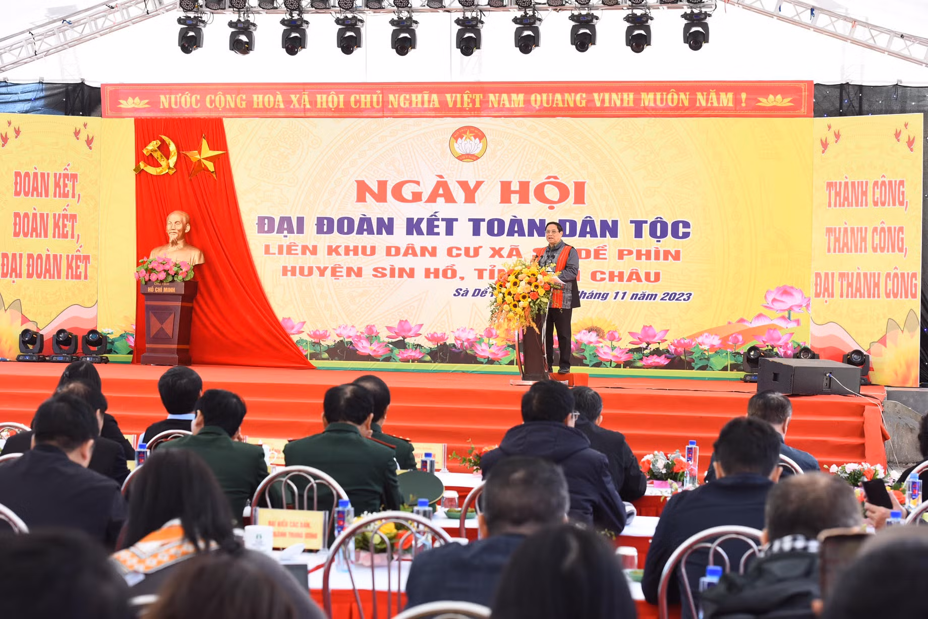 Quang cảnh ngày hội.