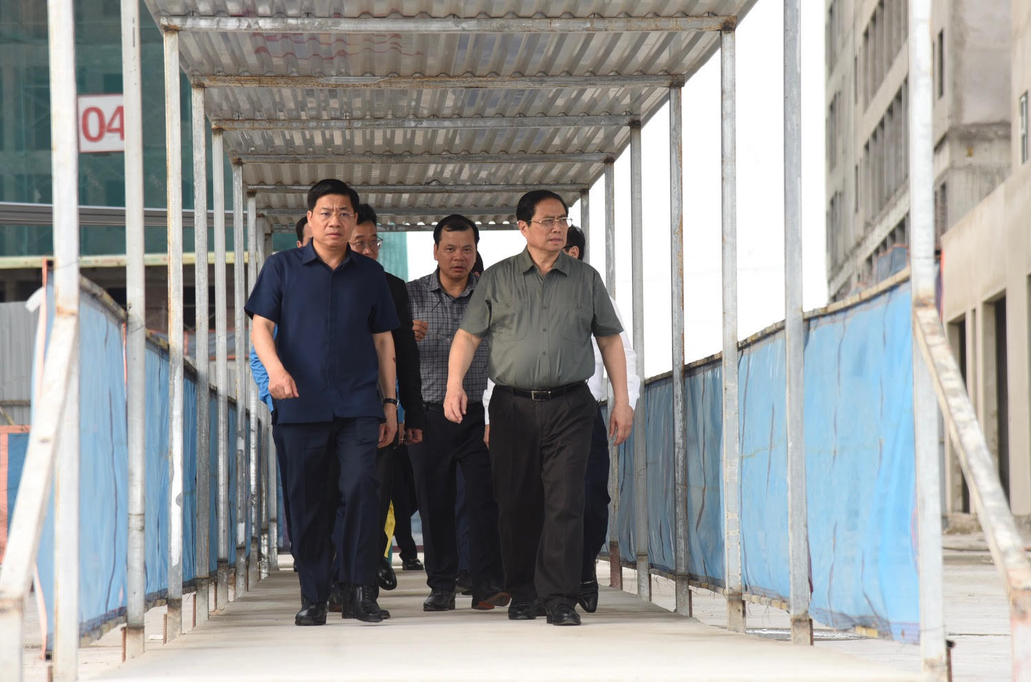 Thủ tướng Phạm Minh Chính tham quan dự án nhà ở xã hội dành cho công nhân tại Khu đô thị mới thị trấn Nếnh, huyện Việt Yên, tỉnh Bắc Giang (giai đoạn 2).