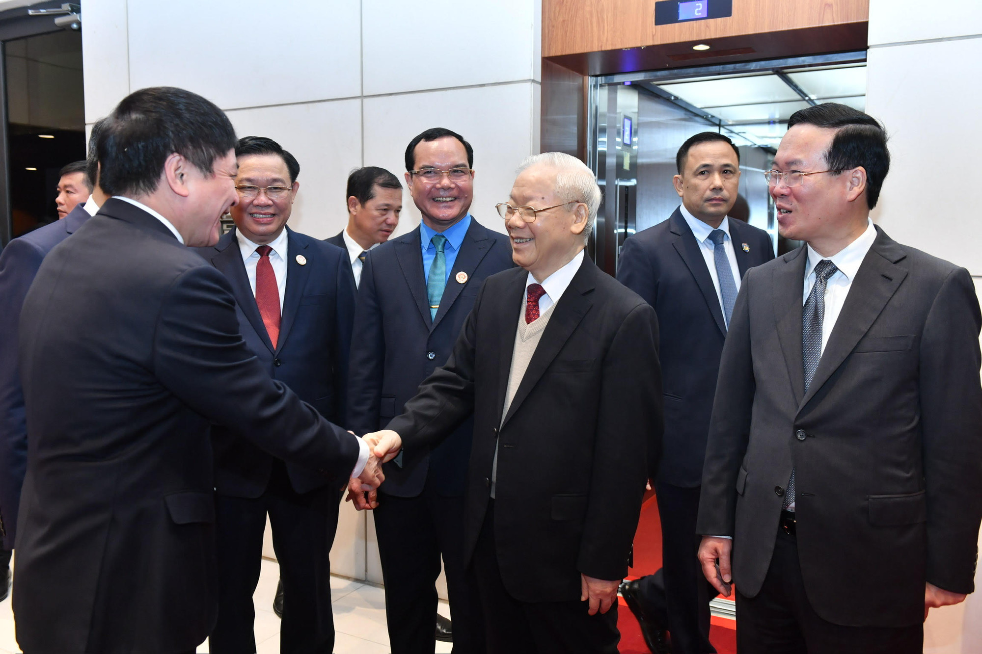 Tổng Bí thư Nguyễn Phú Trọng, Chủ tịch nước Võ Văn Thưởng, Chủ tịch Quốc hội Vương Đình Huệ và các đại biểu dự đại hội.