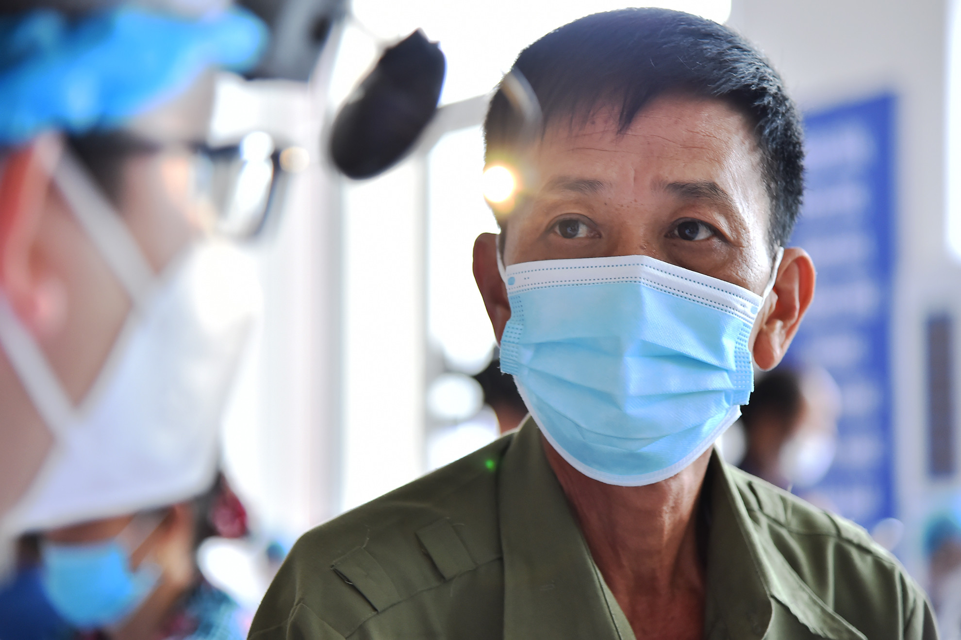 Bên cạnh đó, người dân sẽ được đội ngũ y, bác sĩ chuyên khoa về tim mạch, bệnh truyền nhiễm, da liễu, dinh dưỡng, tư vấn, giải đáp những thắc mắc về tình hình sức khỏe, cách thức điều trị cũng như tăng sức đề kháng, giữ gìn sức khỏe,…