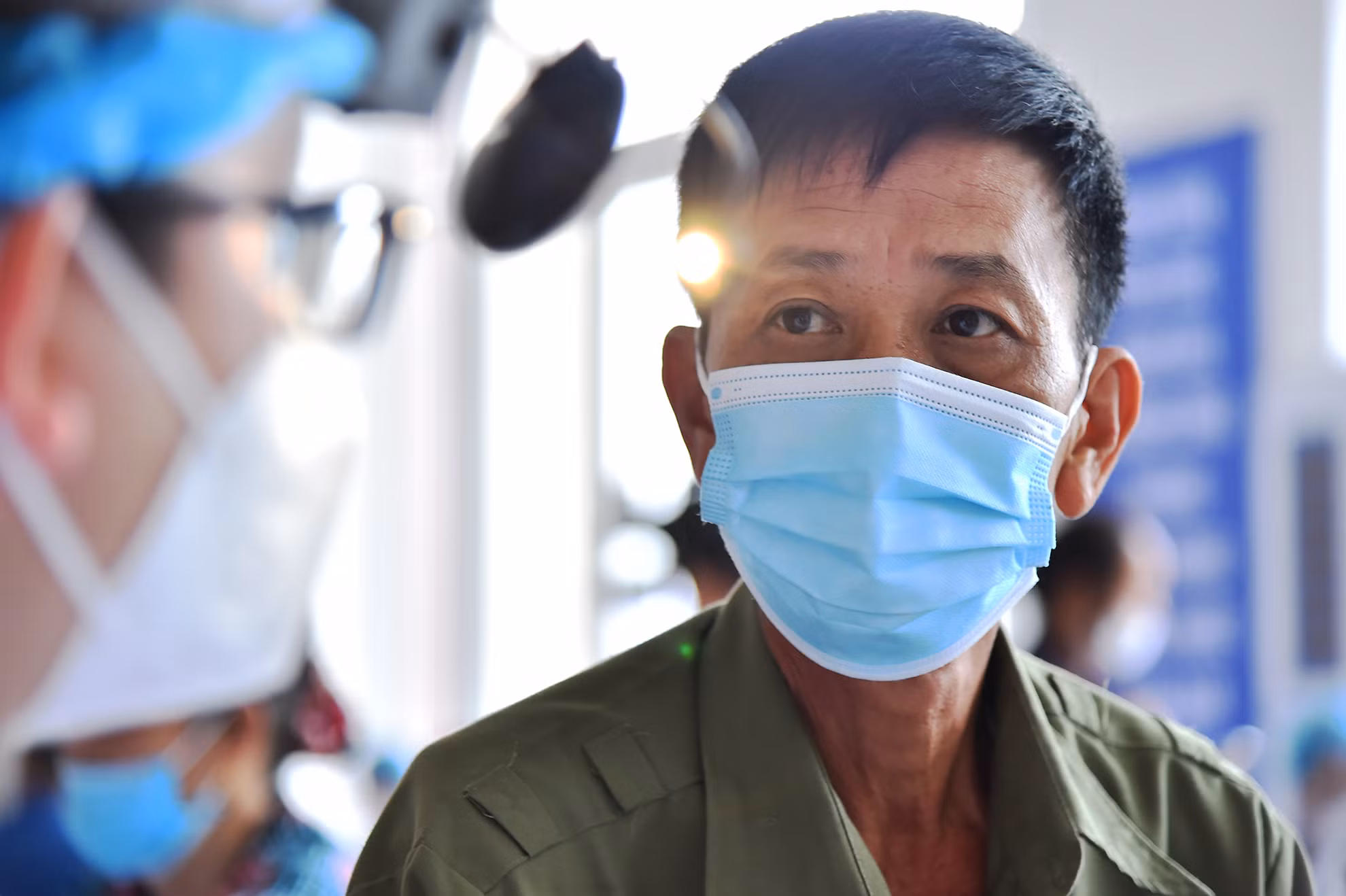 Bên cạnh đó, người dân sẽ được đội ngũ y, bác sĩ chuyên khoa về tim mạch, bệnh truyền nhiễm, da liễu, dinh dưỡng, tư vấn, giải đáp những thắc mắc về tình hình sức khỏe, cách thức điều trị cũng như tăng sức đề kháng, giữ gìn sức khỏe,…