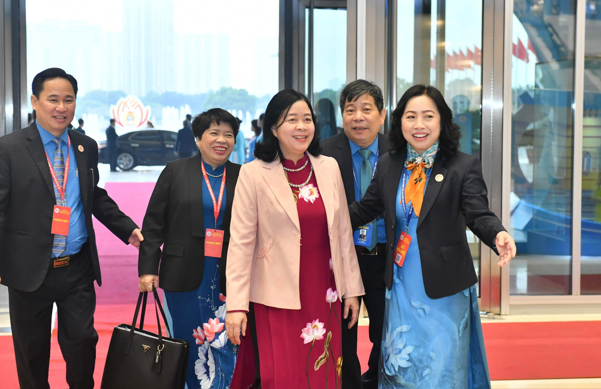 Trưởng Ban Dân vận Trung ương Bùi Thị Minh Hoài đến dự đại hội.