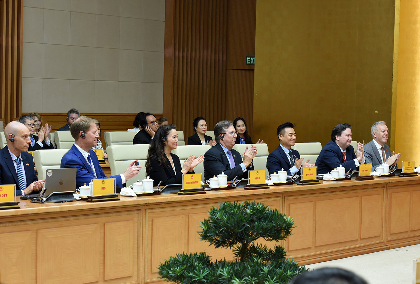 Đại diện các tập đoàn, doanh nghiệp hàng đầu của Hoa Kỳ tham dự buổi tiếp.