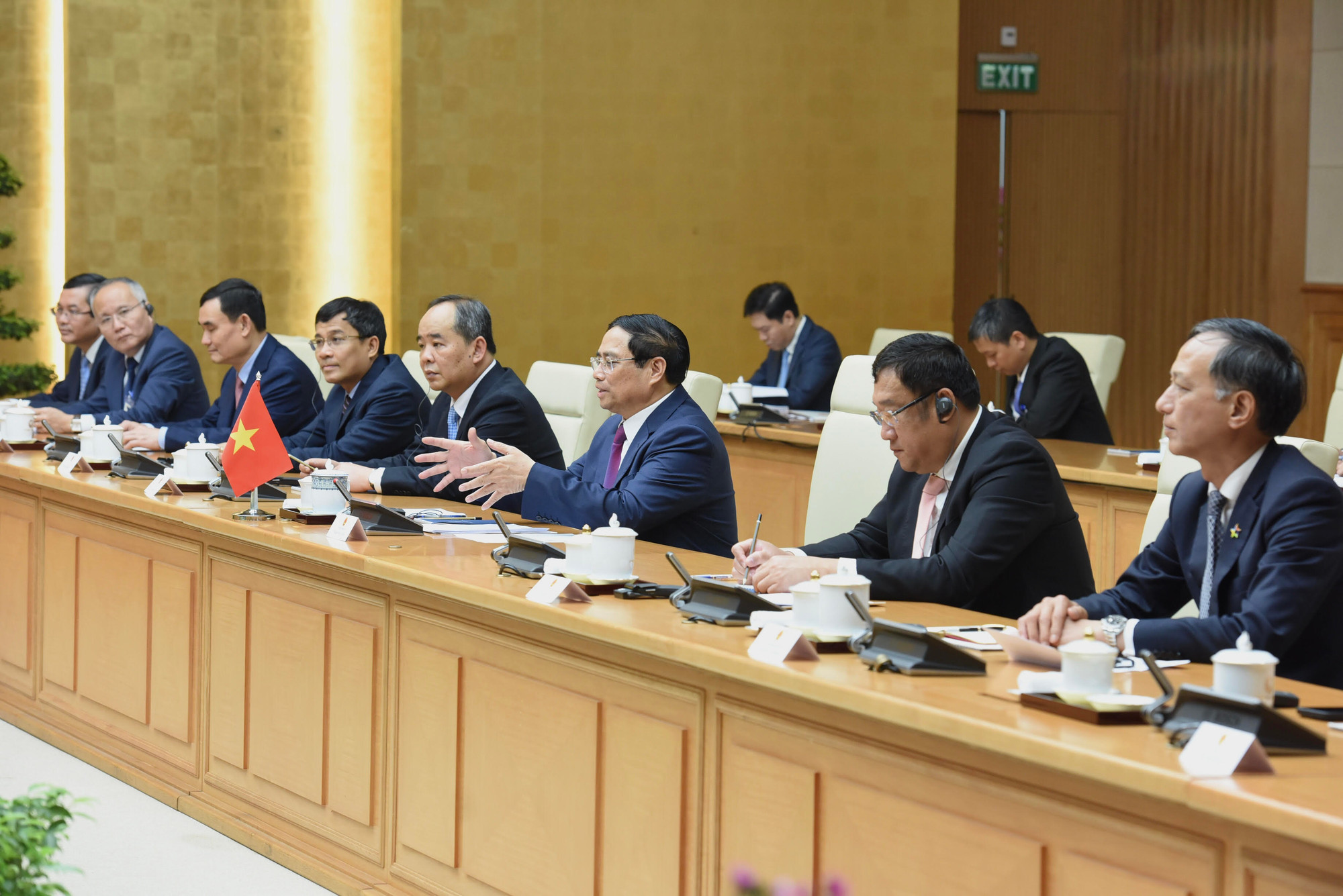 Thủ tướng Phạm Minh Chính và các thành viên của Chính phủ Việt Nam tại buổi hội kiến Toàn quyền Australia David Hurley. Thủ tướng Phạm Minh Chính và các thành viên của Chính phủ Việt Nam tại buổi hội kiến Toàn quyền Australia David Hurley.