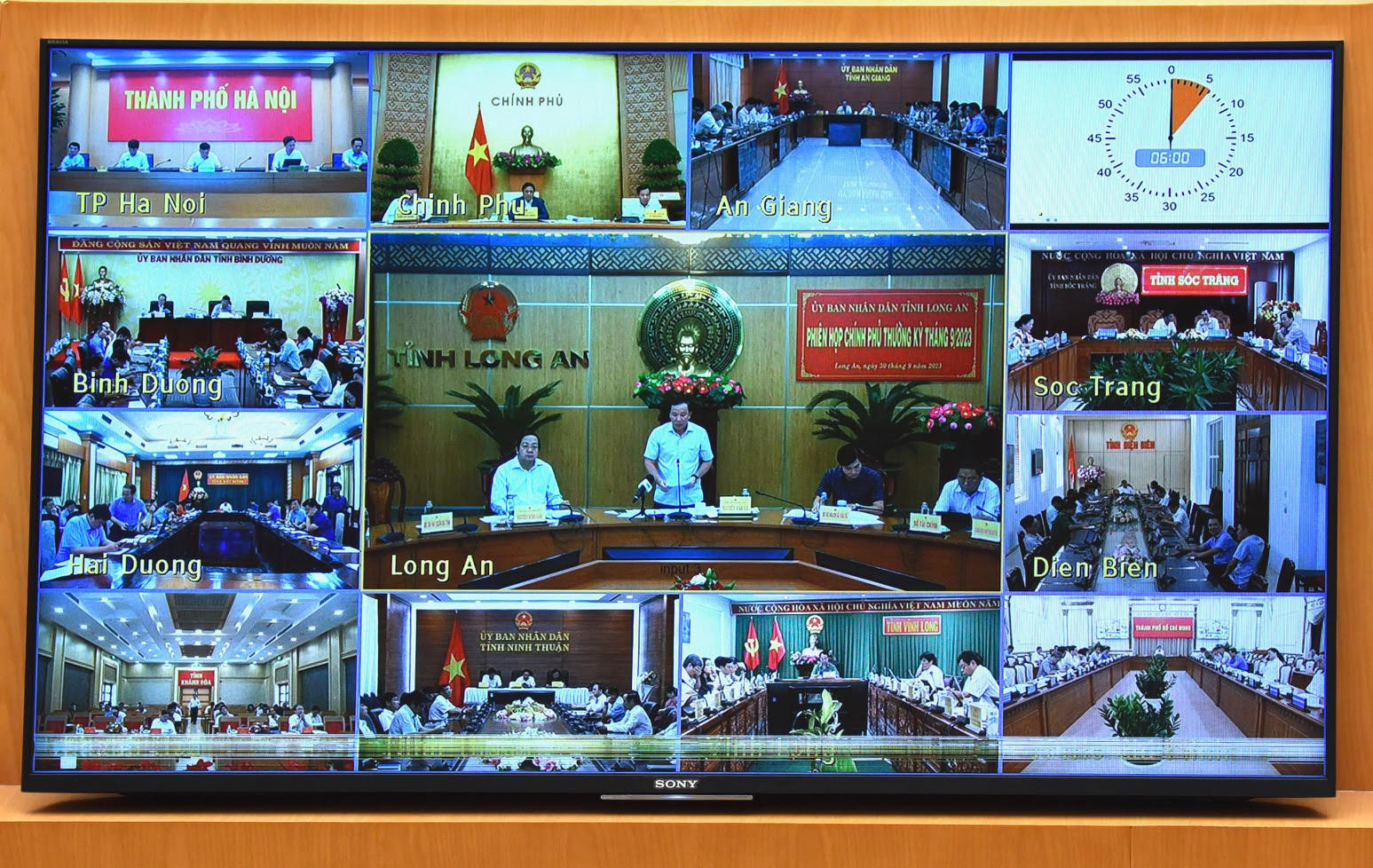 Phiên họp Chính phủ thường kỳ tháng 9/2023 được tổ chức theo hình thức trực tiếp kết hợp trực tuyến đến điểm cầu 63 địa phương.