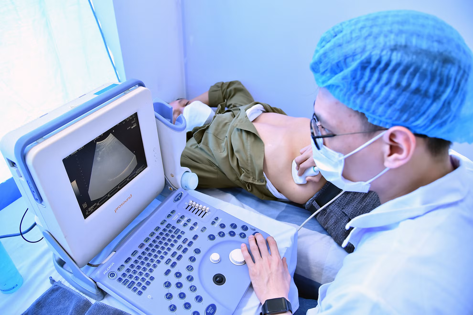 Qua một thời gian ngắn triển khai tập trung, khẩn trương và chu đáo, người dân hết sức vui mừng, phấn khởi khi được các y, bác sĩ của các bệnh viện lớn, có uy tín với đầy đủ máy móc tân tiến, hiện đại về khám sức khoẻ miễn phí cho toàn thể nhân dân.