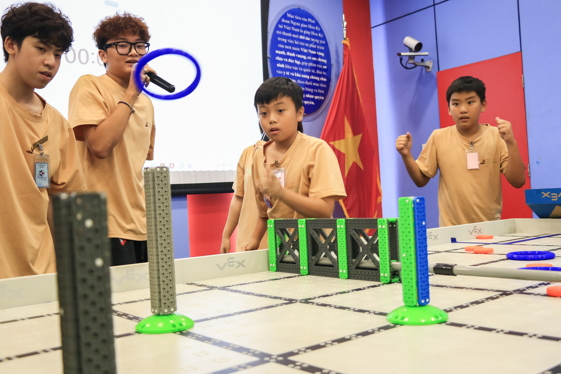 Những giây phút cuối cùng của lượt đấu đòi hỏi sự tập trung cao độ của cả thí sinh lẫn ban giám khảo. Những giây phút cuối cùng của lượt đấu đòi hỏi sự tập trung cao độ của cả thí sinh lẫn ban giám khảo.