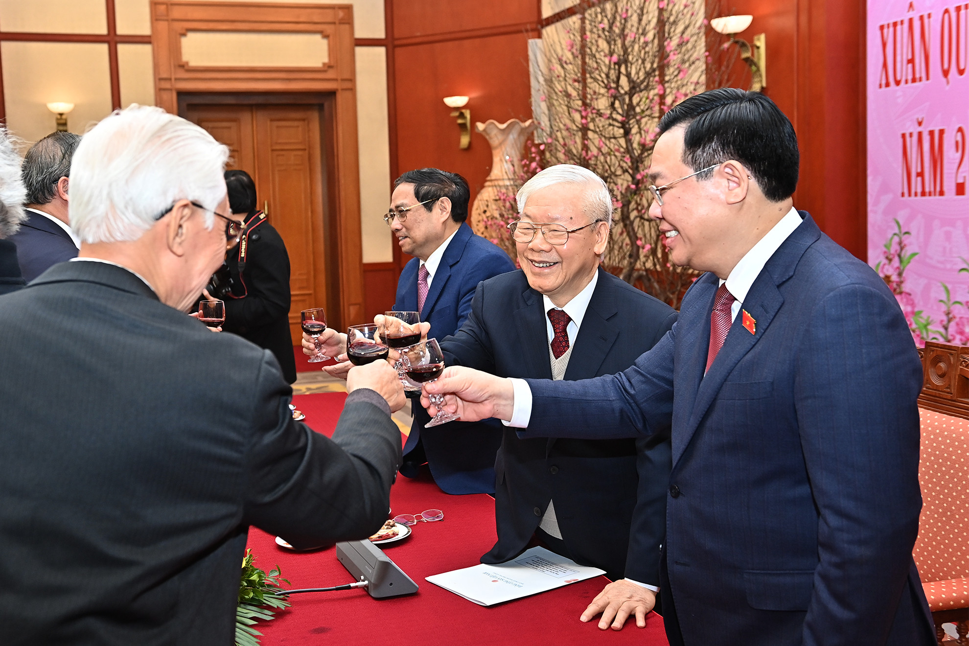 Tổng Bí thư Nguyễn Phú Trọng chúc Tết các đồng chí lãnh đạo và nguyên lãnh đạo Đảng, Nhà nước.