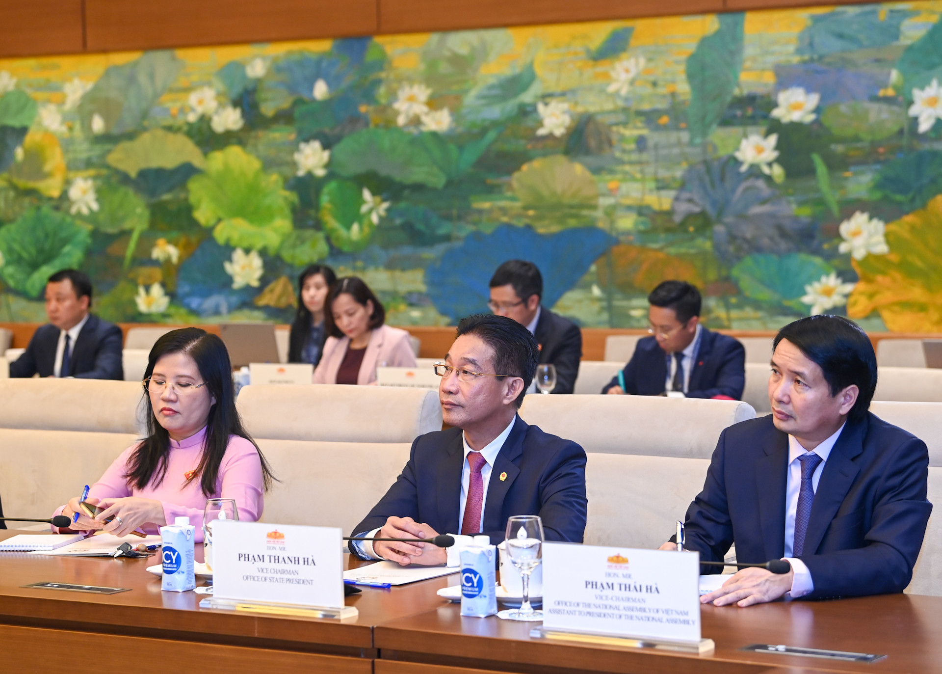 Các đại biểu Việt Nam dự buổi hội kiến. Các đại biểu Việt Nam dự buổi hội kiến.