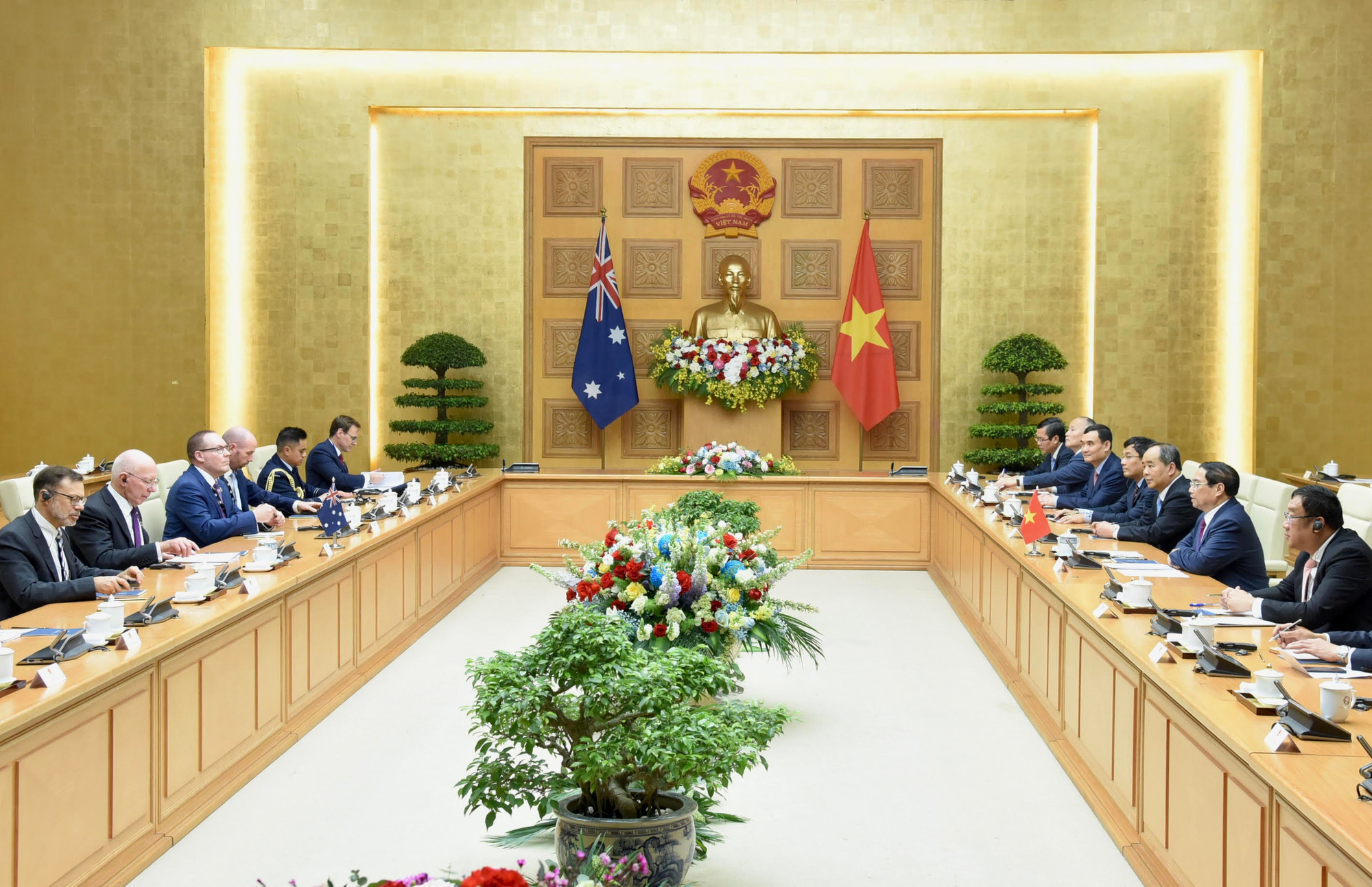 Thủ tướng Phạm Minh Chính hội kiến Toàn quyền Australia David Hurley. Thủ tướng Phạm Minh Chính hội kiến Toàn quyền Australia David Hurley.