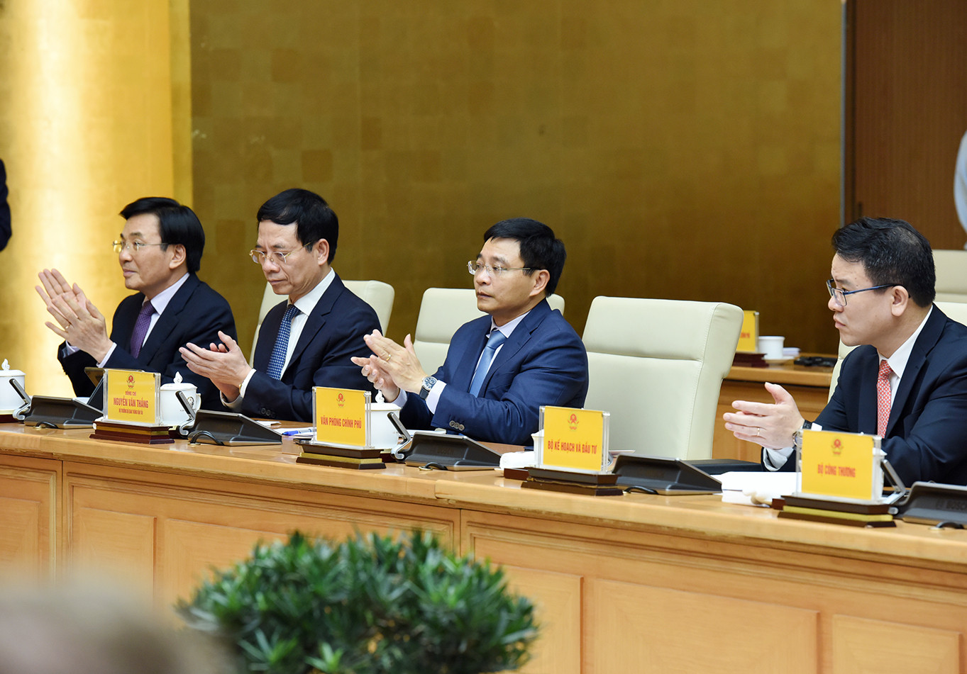 Đại diện lãnh đạo các Bộ, ban ngành của chính phủ Việt Nam tham dự buổi tiếp.