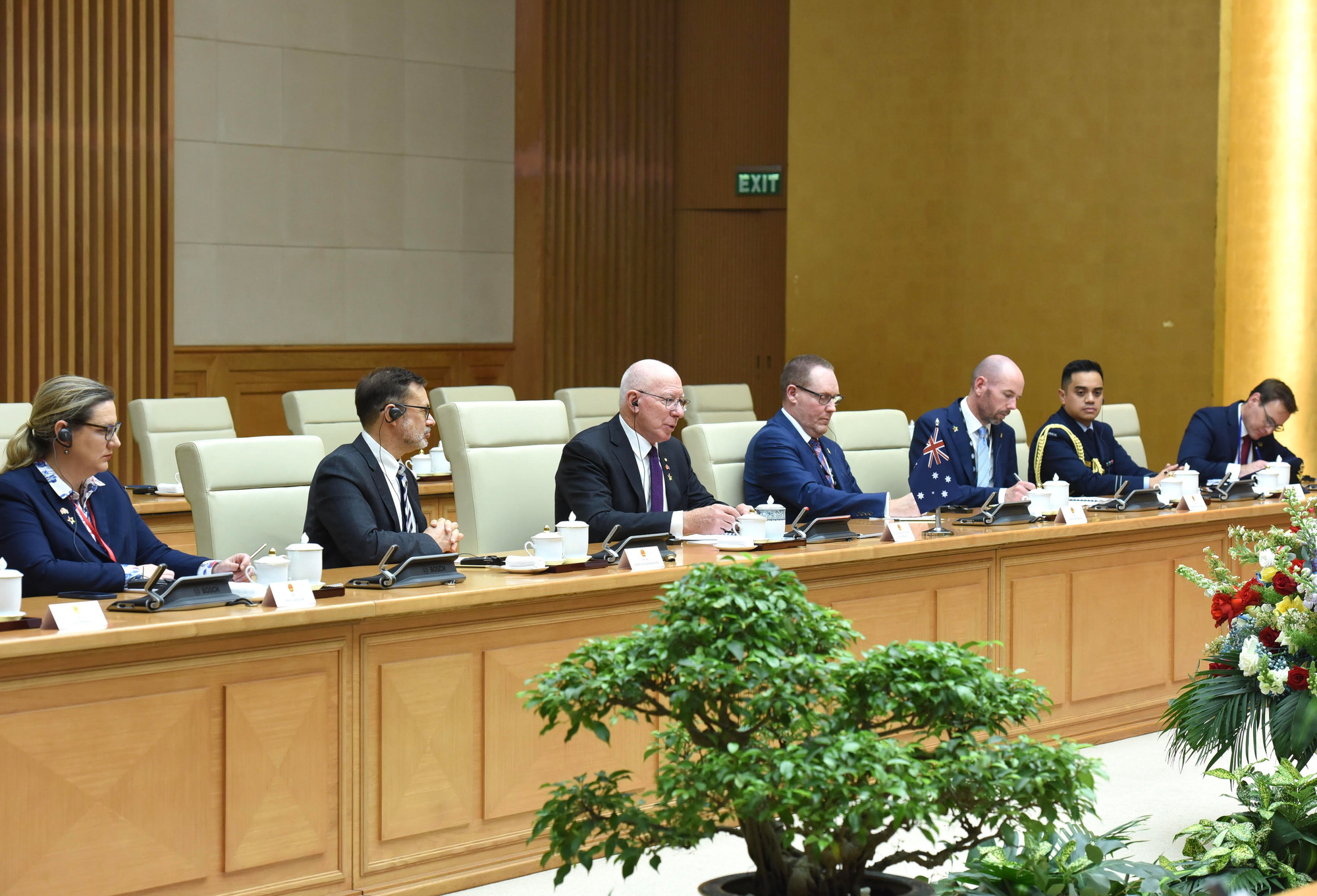 Toàn quyền Australia David Hurley và các thành viên tại buổi hội kiến. Toàn quyền Australia David Hurley và các thành viên tại buổi hội kiến.