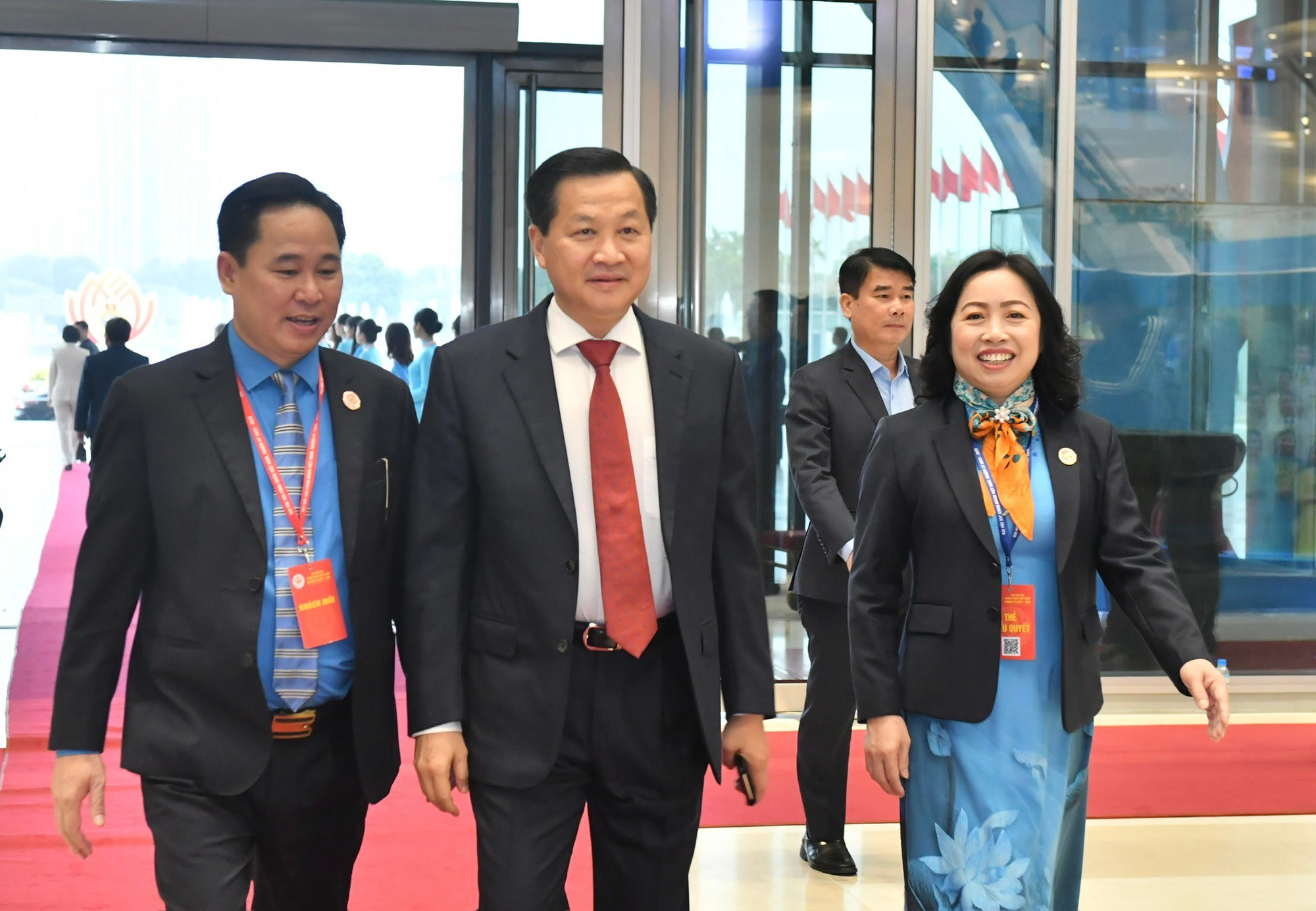 Phó Thủ tướng Lê Minh Khái đến dự đại hội.