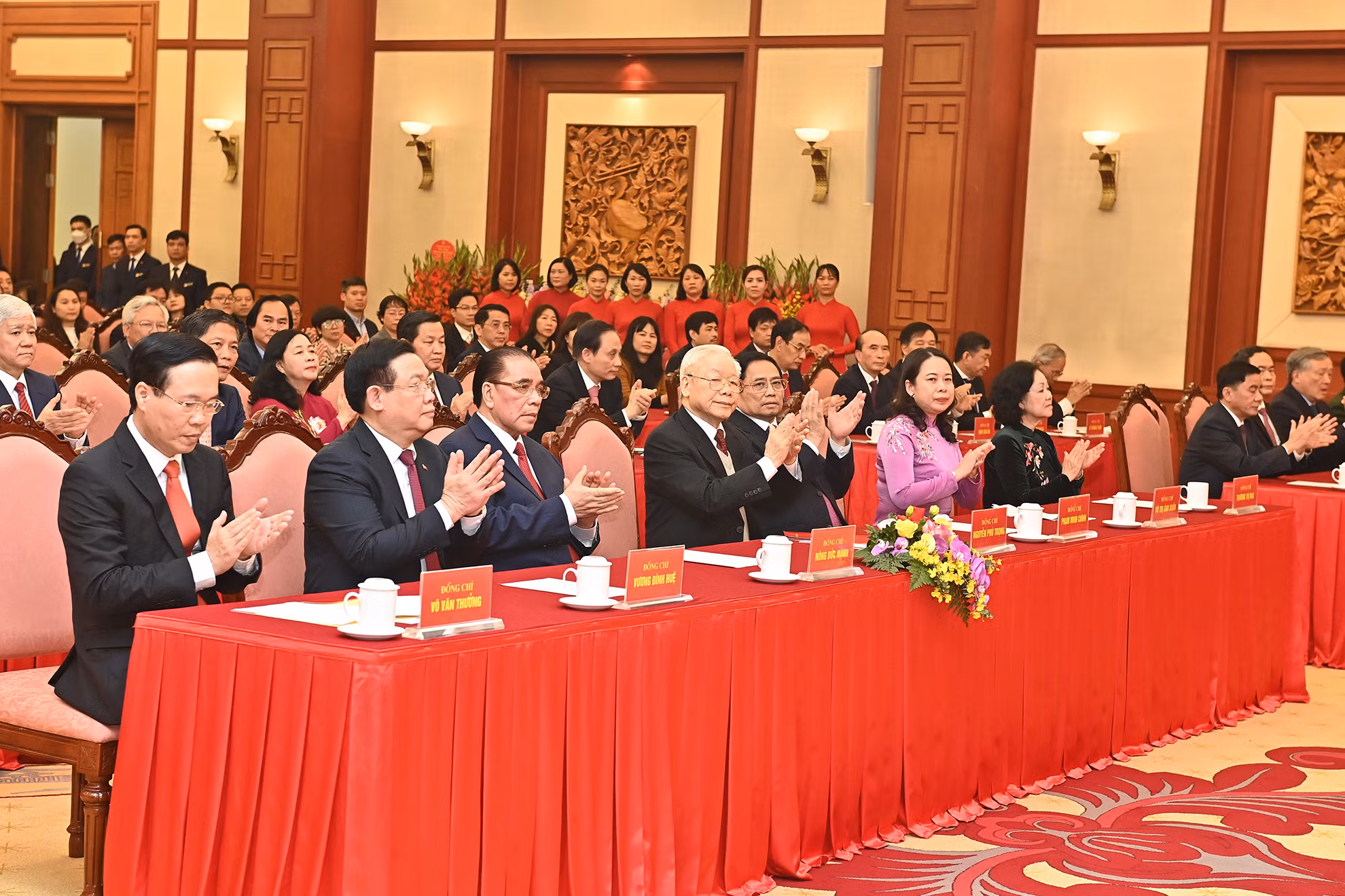 Tổng Bí thư Nguyễn Phú Trọng và các đồng chí lãnh đạo, nguyên lãnh đạo Đảng, Nhà nước và các đại biểu dự buổi lễ.