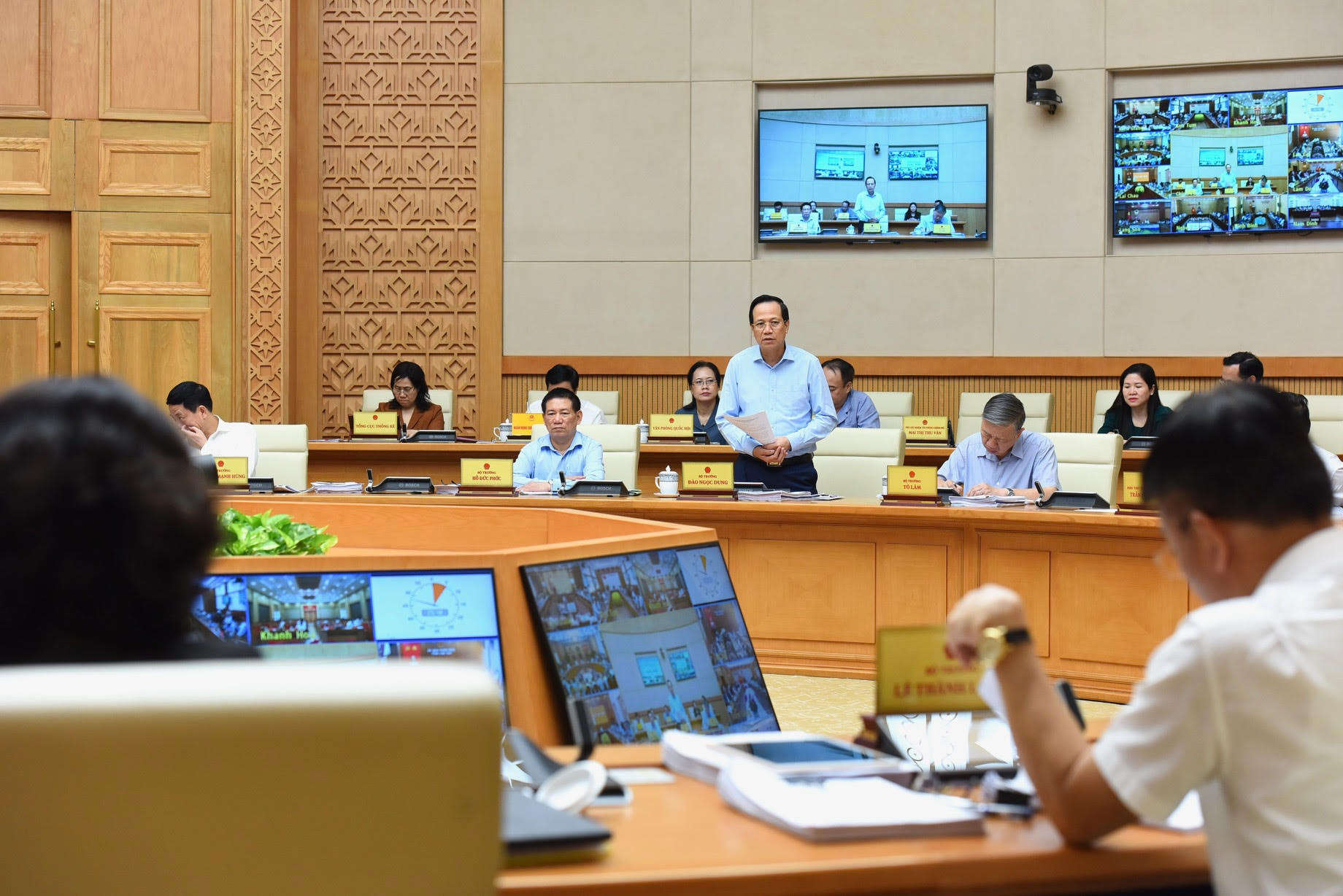 Bộ trưởng Lao động Thương binh và Xã hội Đào Ngọc Dung phát biểu ý kiến.