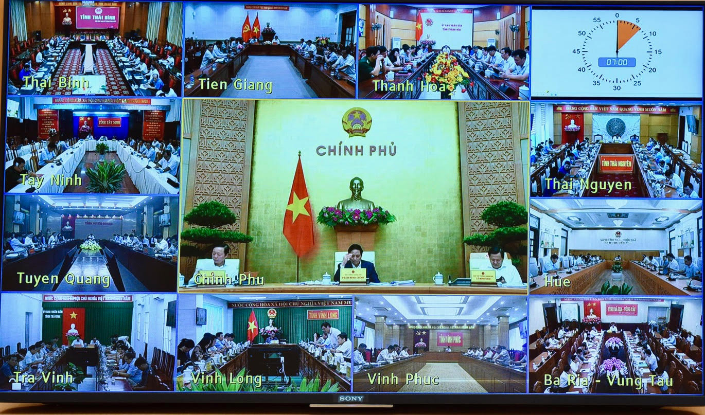 Phiên họp được kết nối trực tuyến tới trụ sở UBND các tỉnh, thành phố trực thuộc Trung ương.