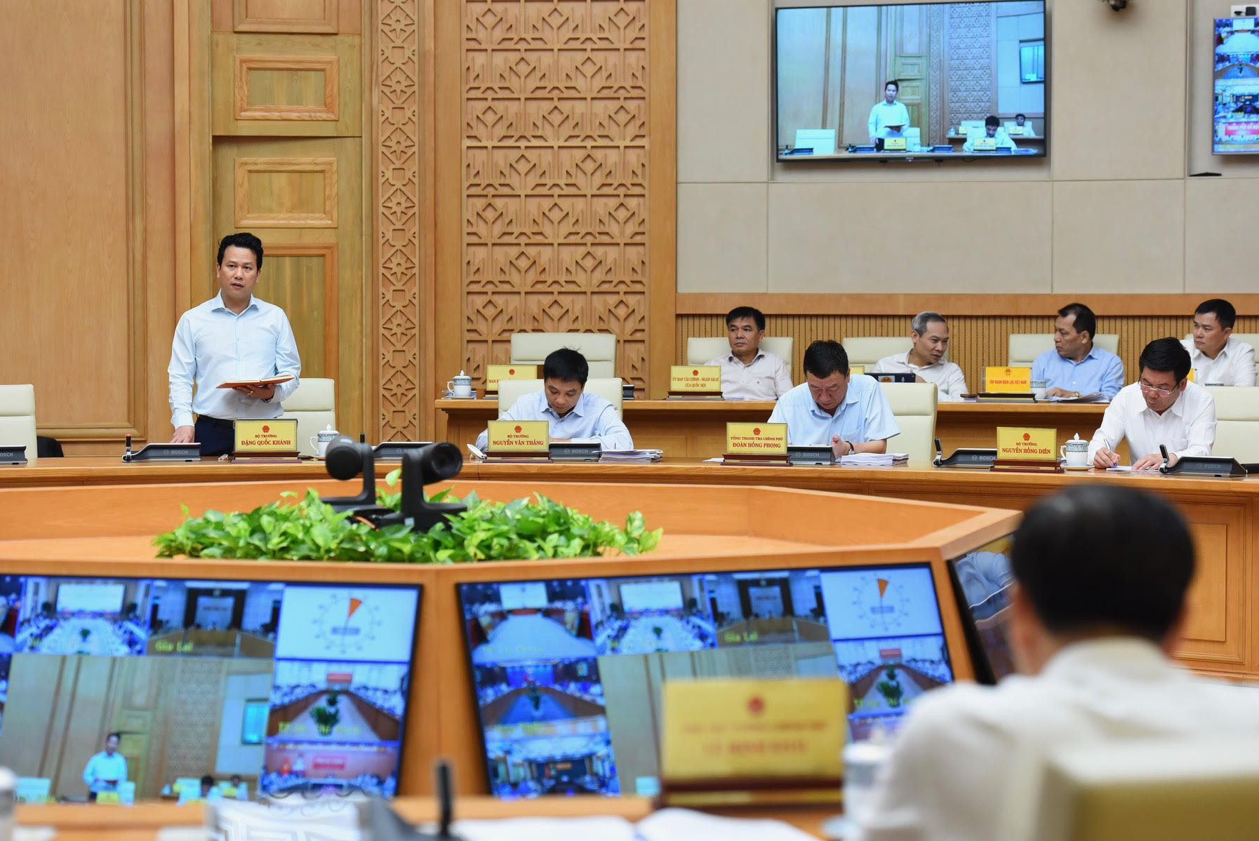 Bộ trưởng Tài nguyên Môi trường Đặng Quốc Khánh phát biểu ý kiến.