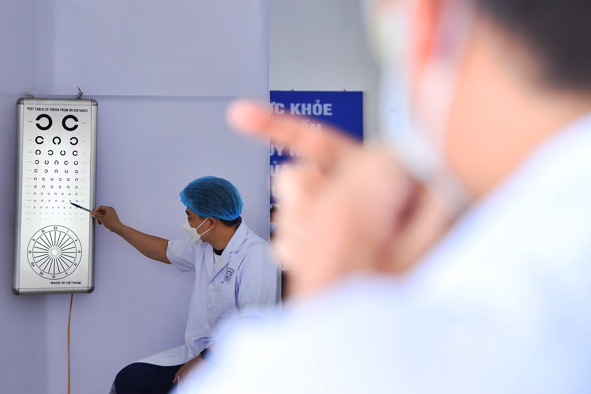 Từ ngày 24/4 đến nay, toàn huyện Mê Linh đã tổ chức khám, thiết lập hồ sơ quản lý sức khoẻ điện tử cho 41.352 người dân tại các xã, thị trấn: Quang Minh, Chi Đông, Kim Hoa, Thanh Lâm, Tiền Phong, Thạch Đà, Liên Mạc, Tự Lập, Tiến Thịnh, Chu Phan, Đại Thịnh,… tạo đà thuận lợi để triển khai ở các địa bàn tiếp theo.