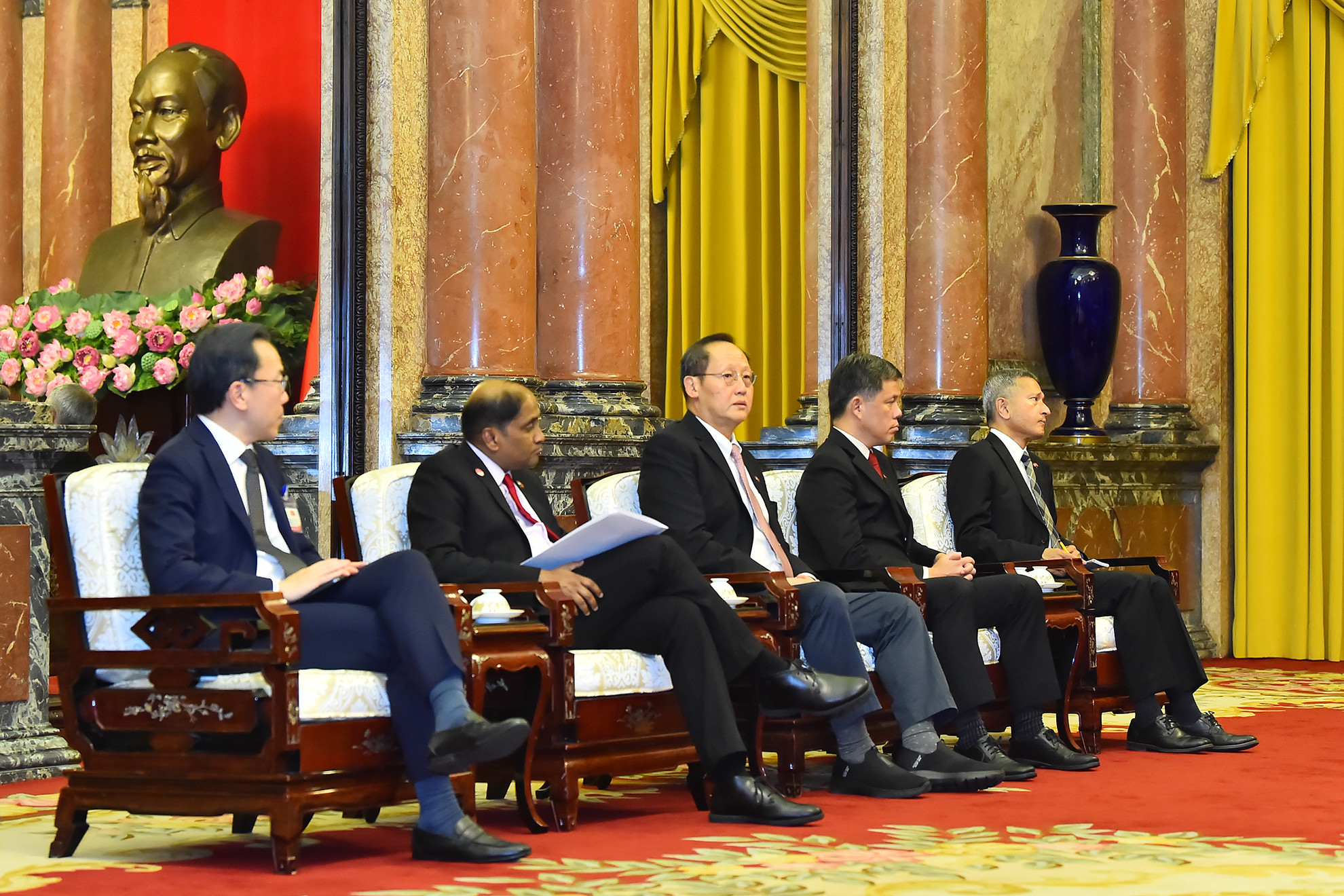 Đoàn đại biểu cấp cao nước Cộng hòa Singapore tháp tùng Thủ tướng Lý Hiển Long tại buổi tiếp.