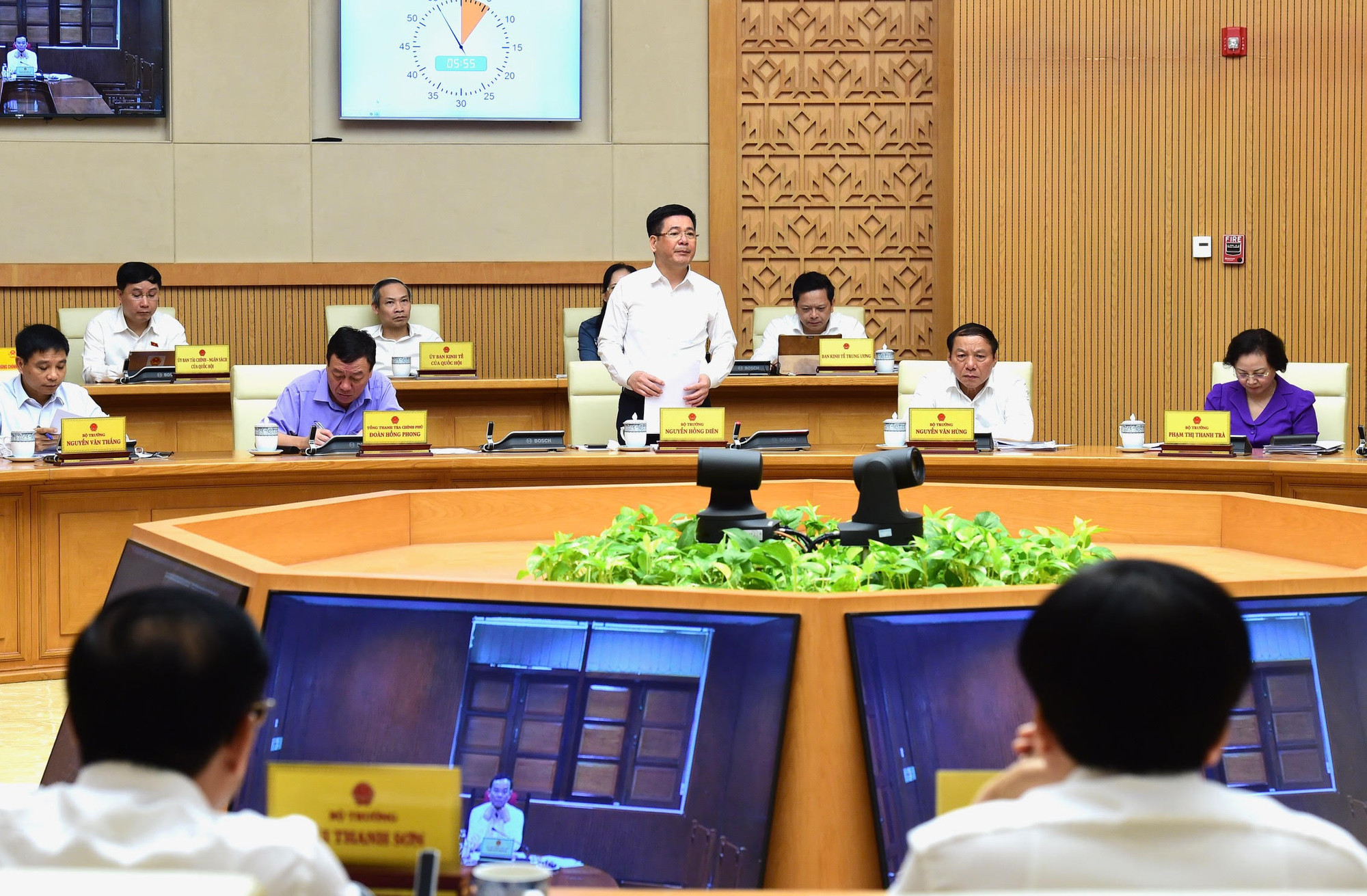 Bộ trưởng Công thương Nguyễn Hồng Diên phát biểu.