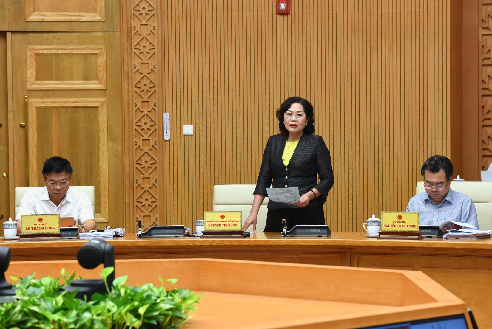 Thống đốc Ngân Hàng Nhà nước Việt Nam phát biểu ý kiến.