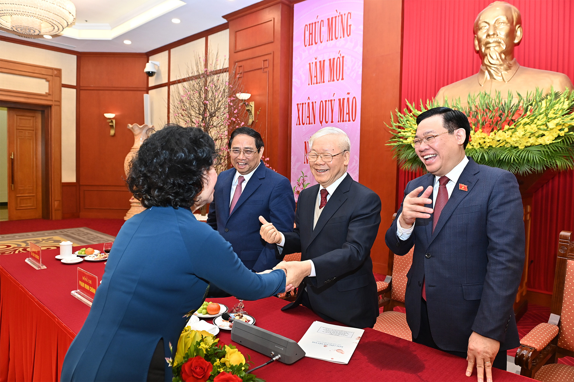 Tổng Bí thư Nguyễn Phú Trọng chúc Tết các đồng chí lãnh đạo và nguyên lãnh đạo Đảng, Nhà nước.