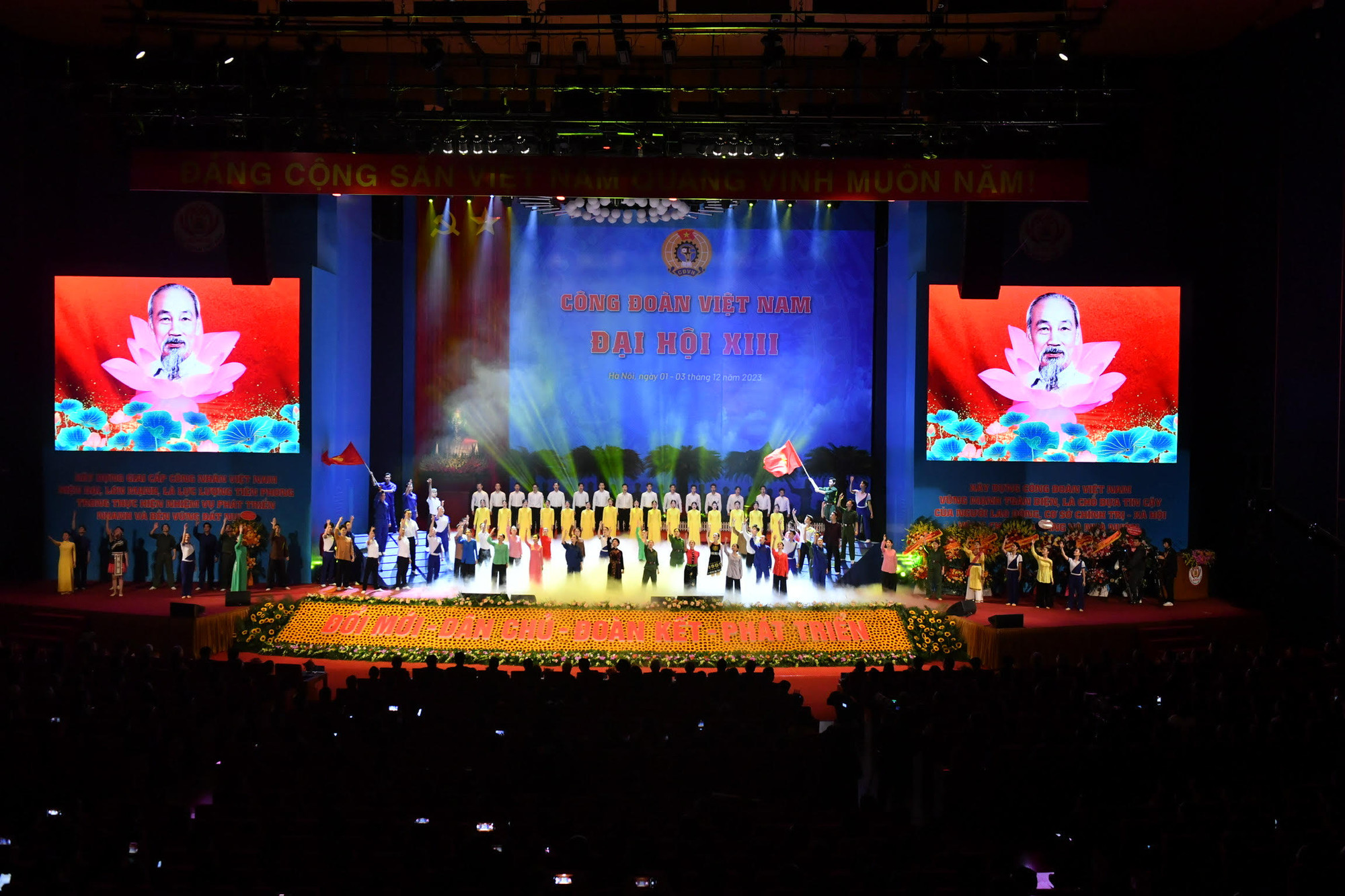 Chương trình nghệ thuật chào mừng đại hội.