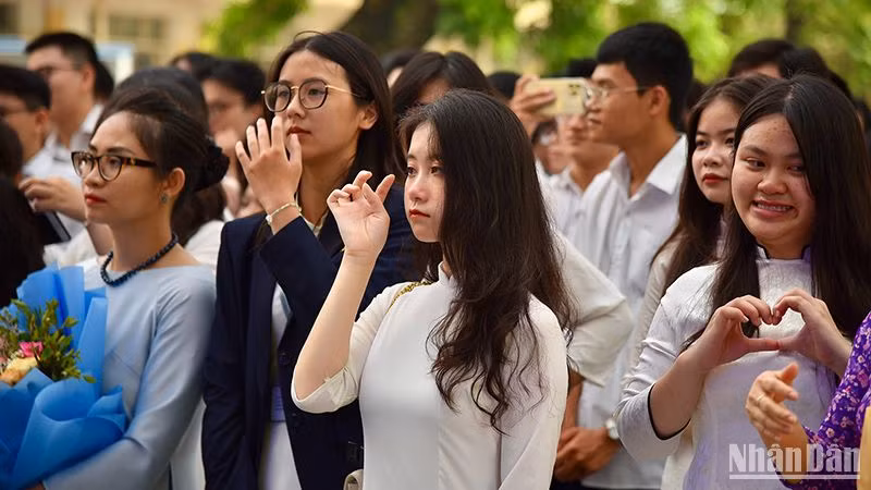 [Ảnh] Khoảnh khắc cảm xúc khi chia tay tuổi học trò